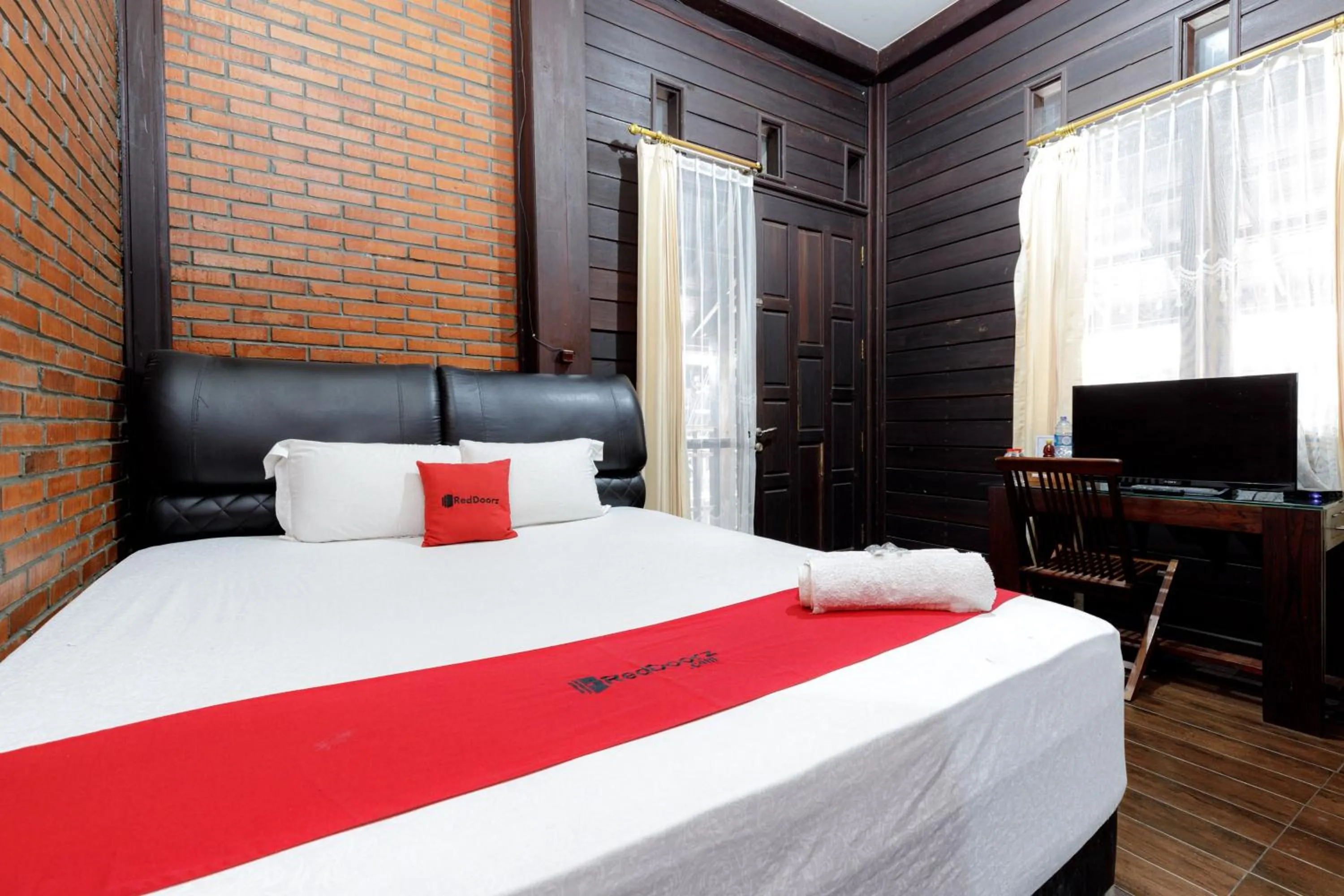 Bedroom, Bed in RedDoorz @ Cilandak Timur