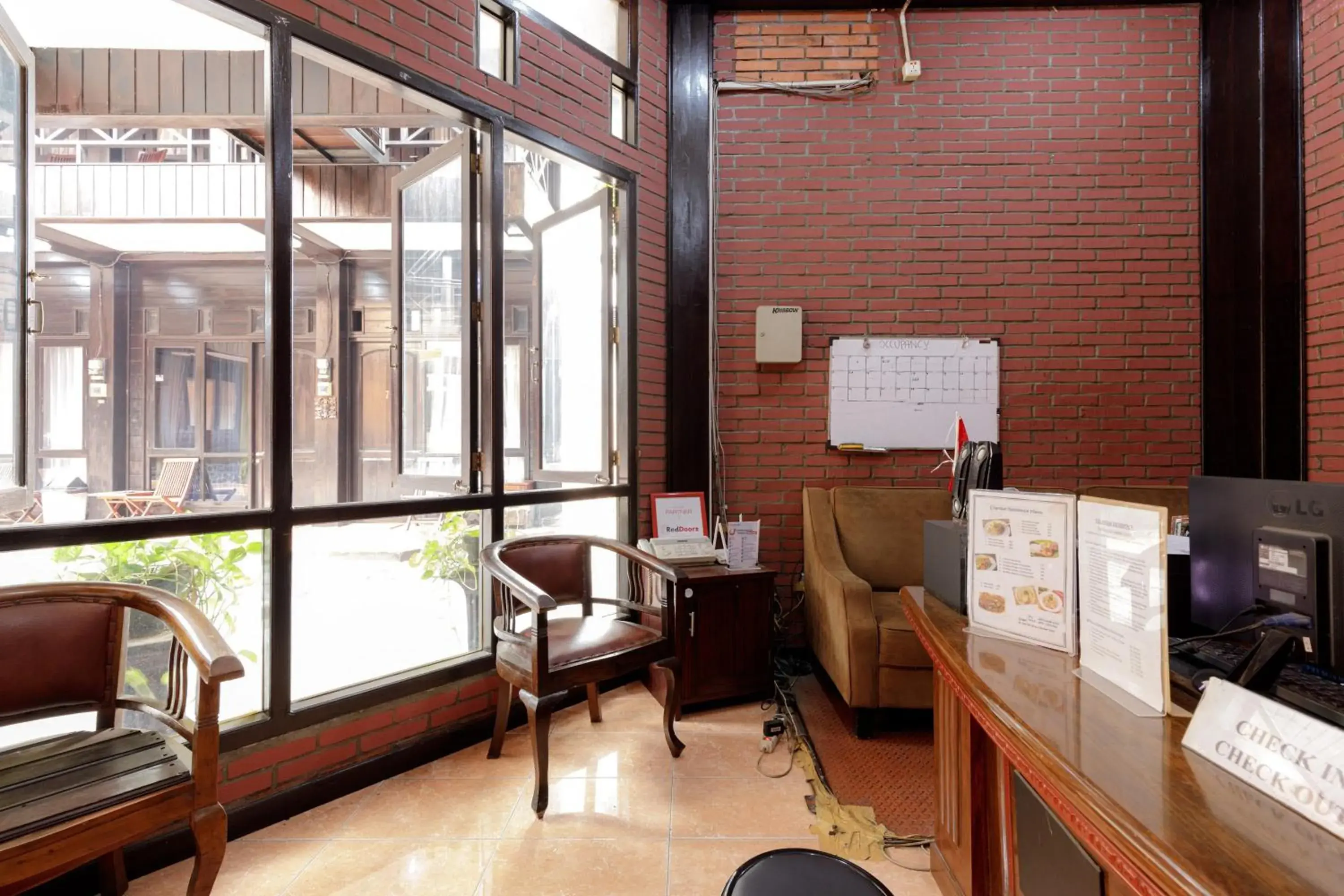 Lobby or reception in RedDoorz @ Cilandak Timur Lobby or reception in RedDoorz @ Cilandak Timur