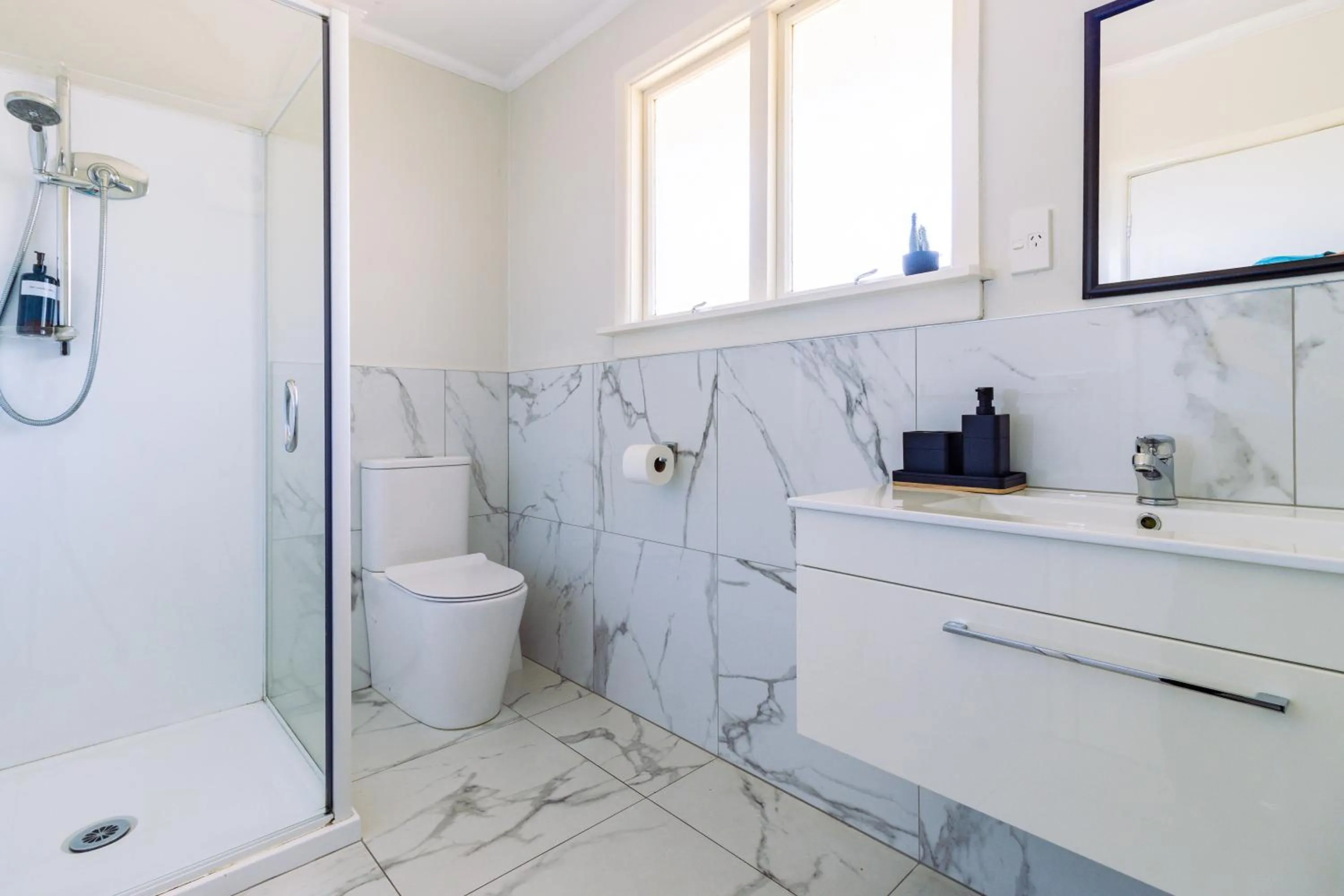 Shower in Belle Bonne Motel