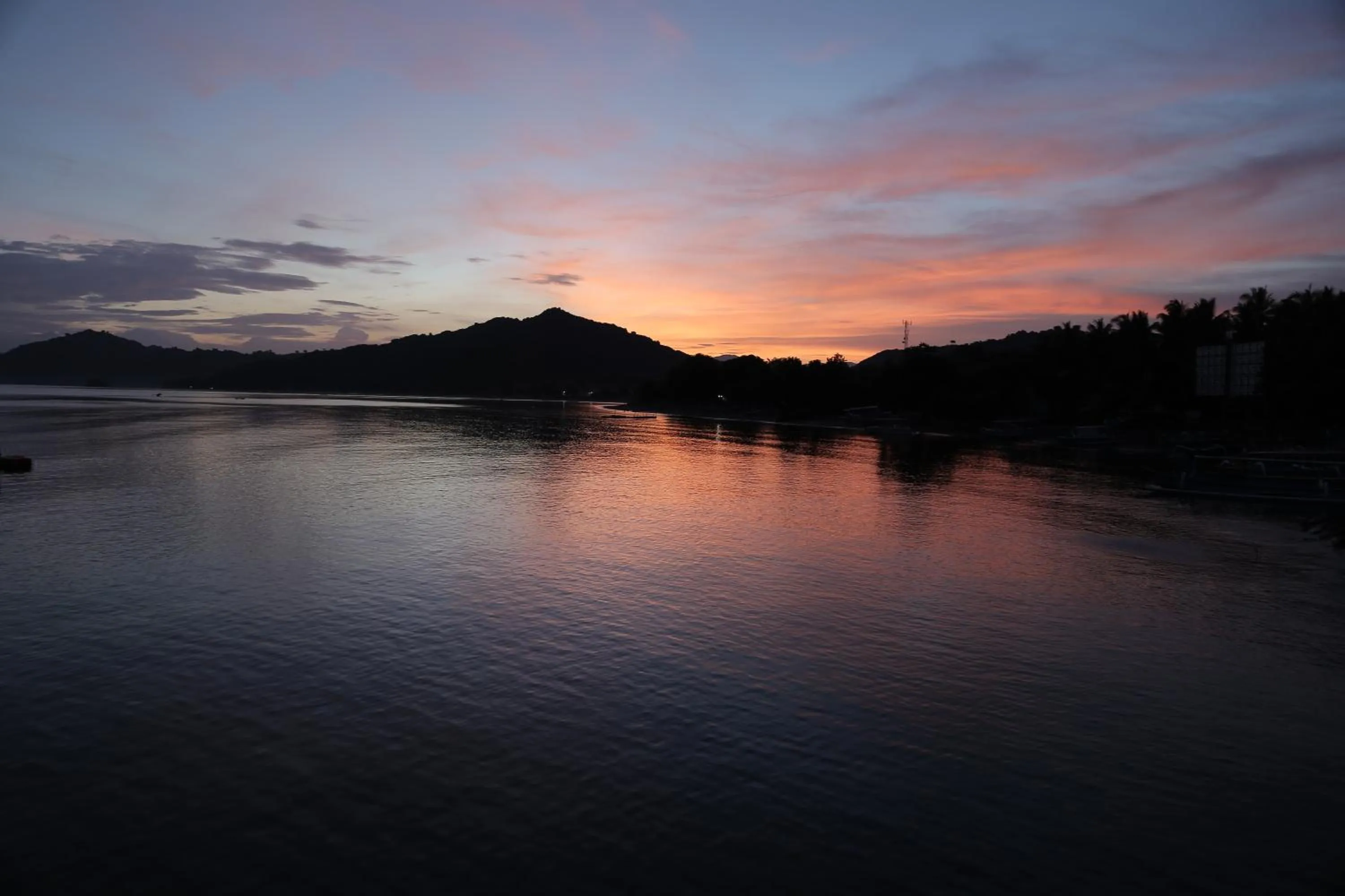 Sunrise in Silver Fern Beach Retreat
