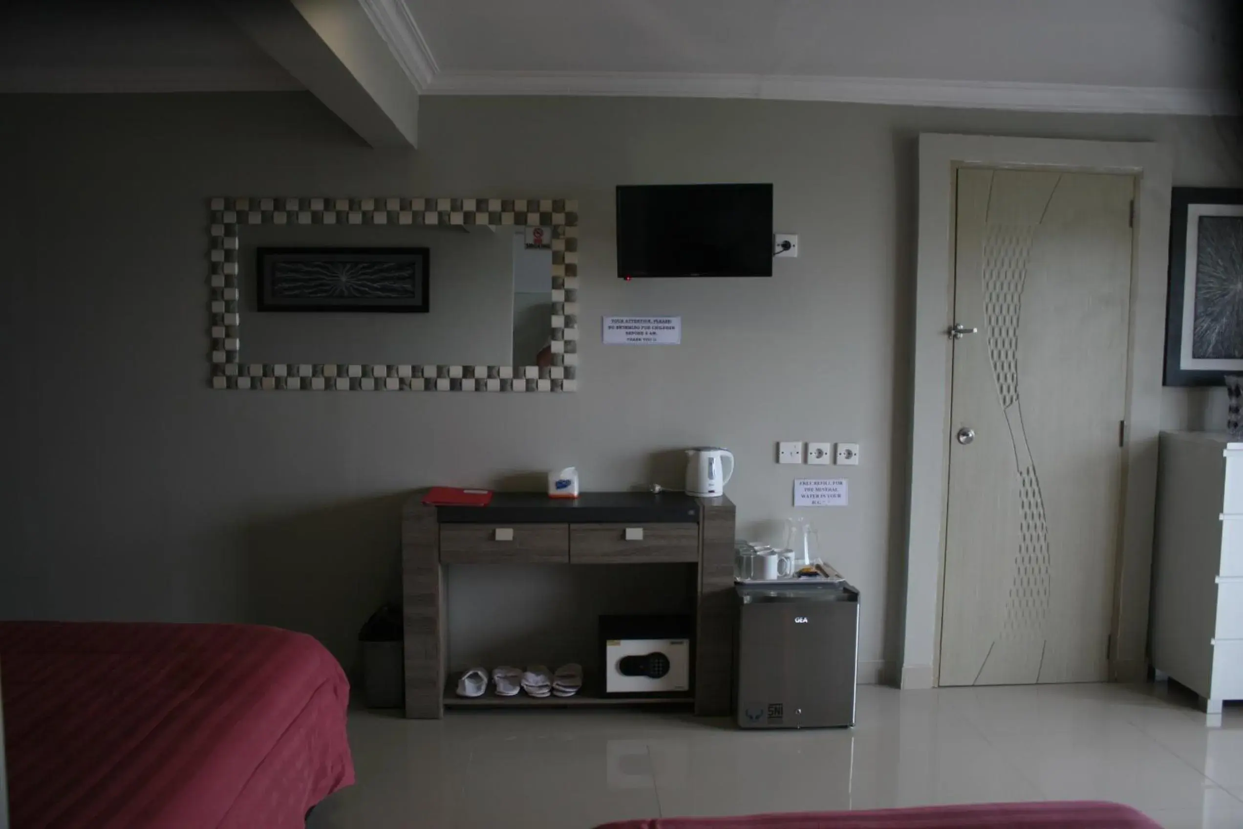 Family Room with Balcony in Silver Fern Beach Retreat Family Room with Balcony in Silver Fern Beach Retreat