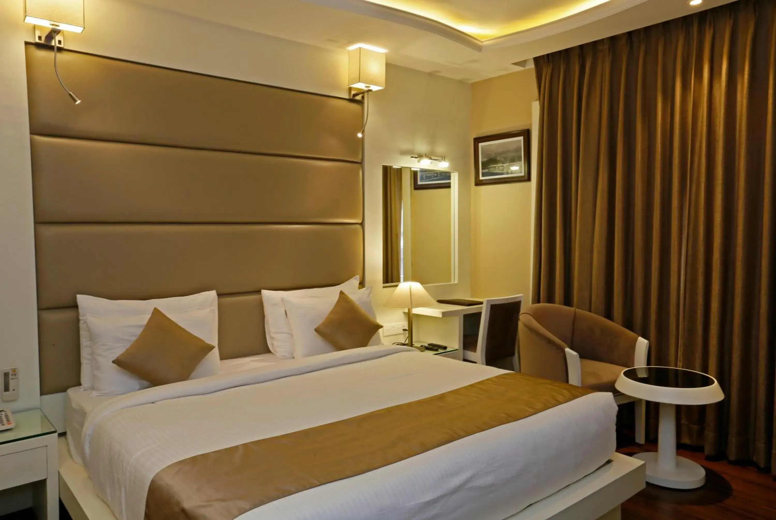 Living room, Bed in Clarks inn srinagar Living room, Bed in Clarks inn srinagar