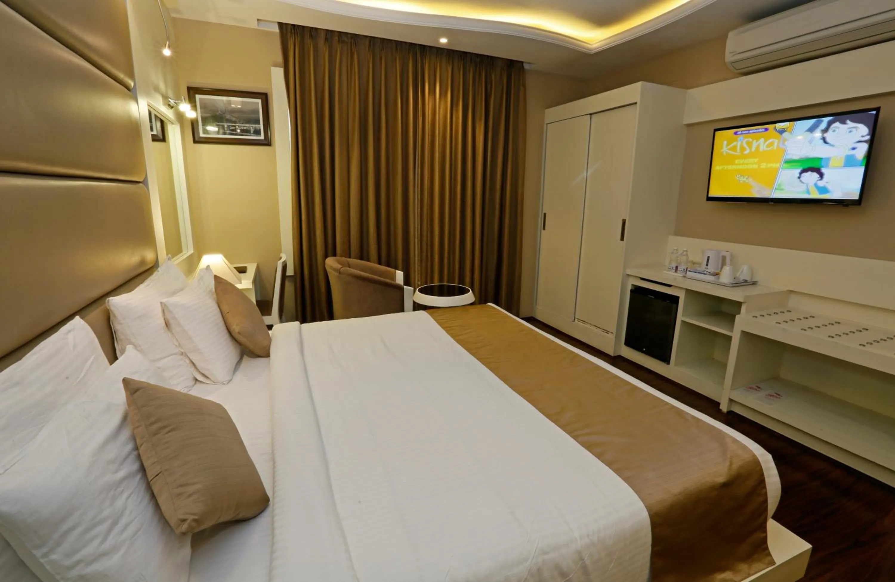 Bed in Clarks inn srinagar