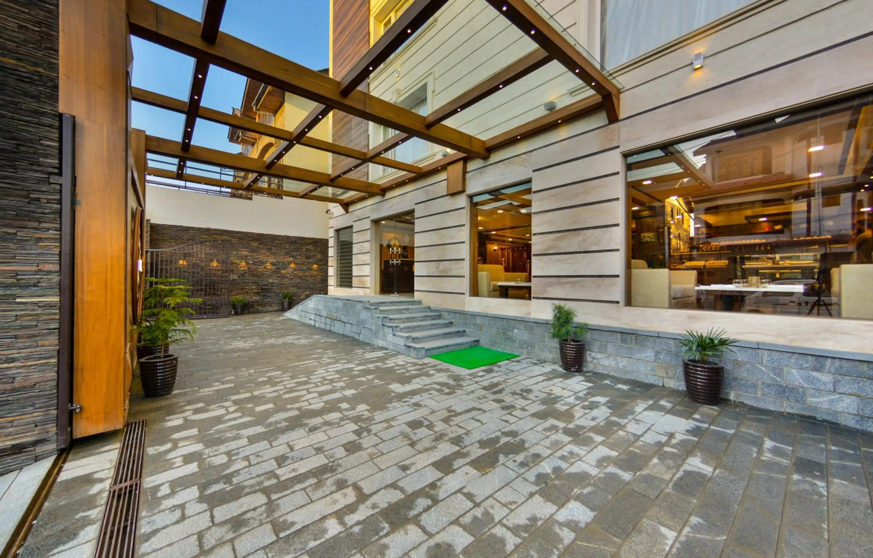 Facade/entrance in Clarks inn srinagar