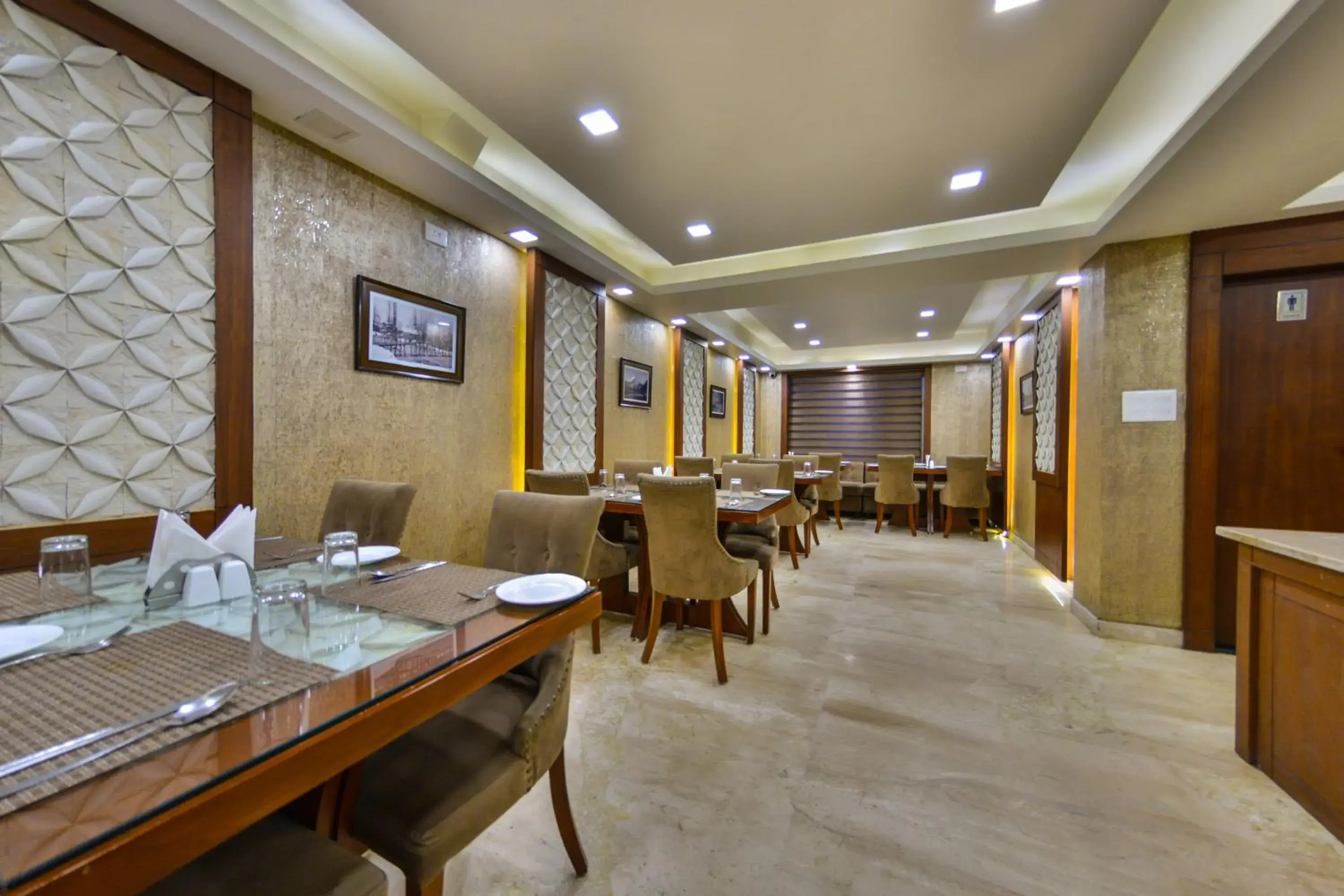 Restaurant/places to eat in Clarks inn srinagar Restaurant/places to eat in Clarks inn srinagar