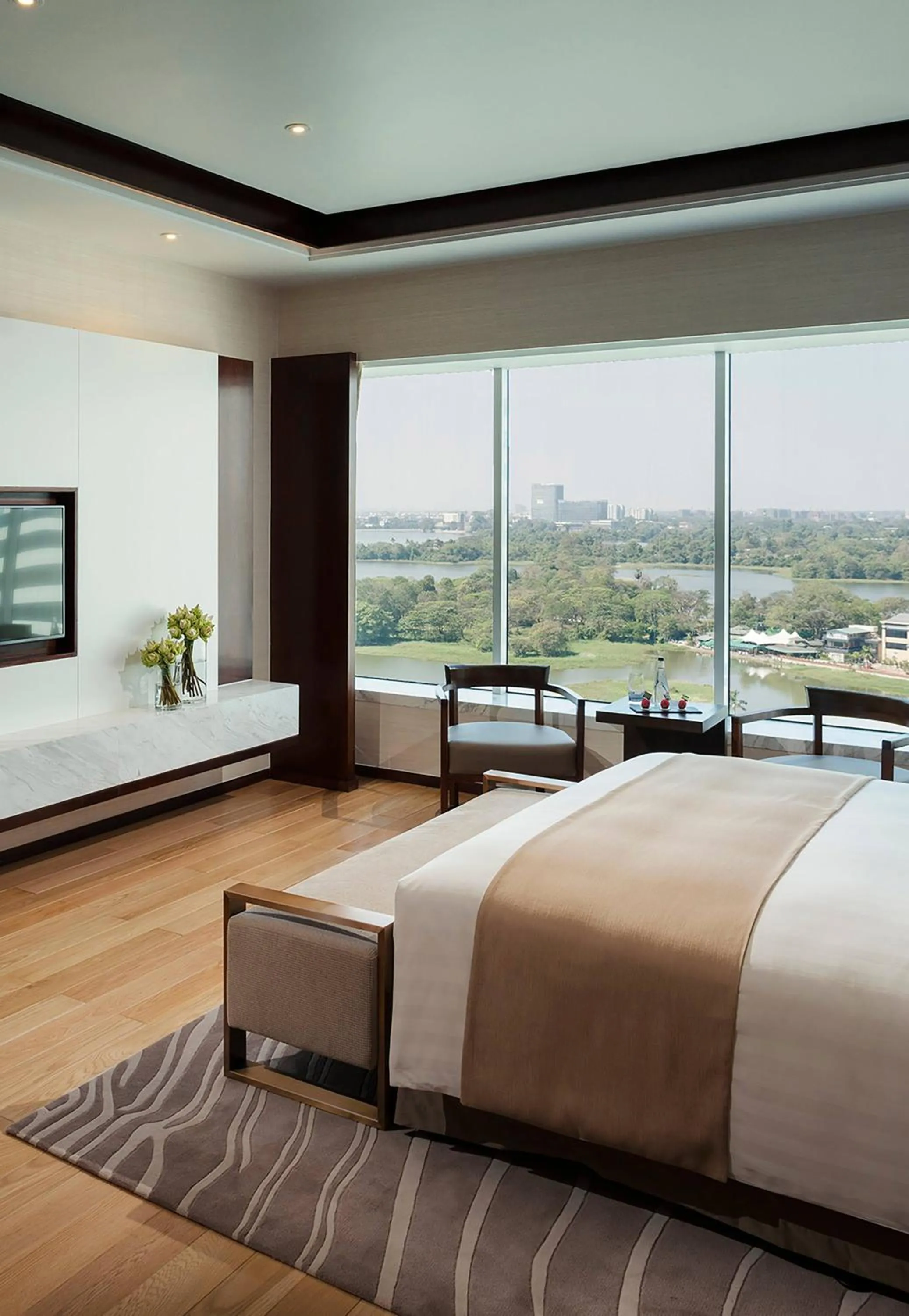 Bed in Meliá Yangon