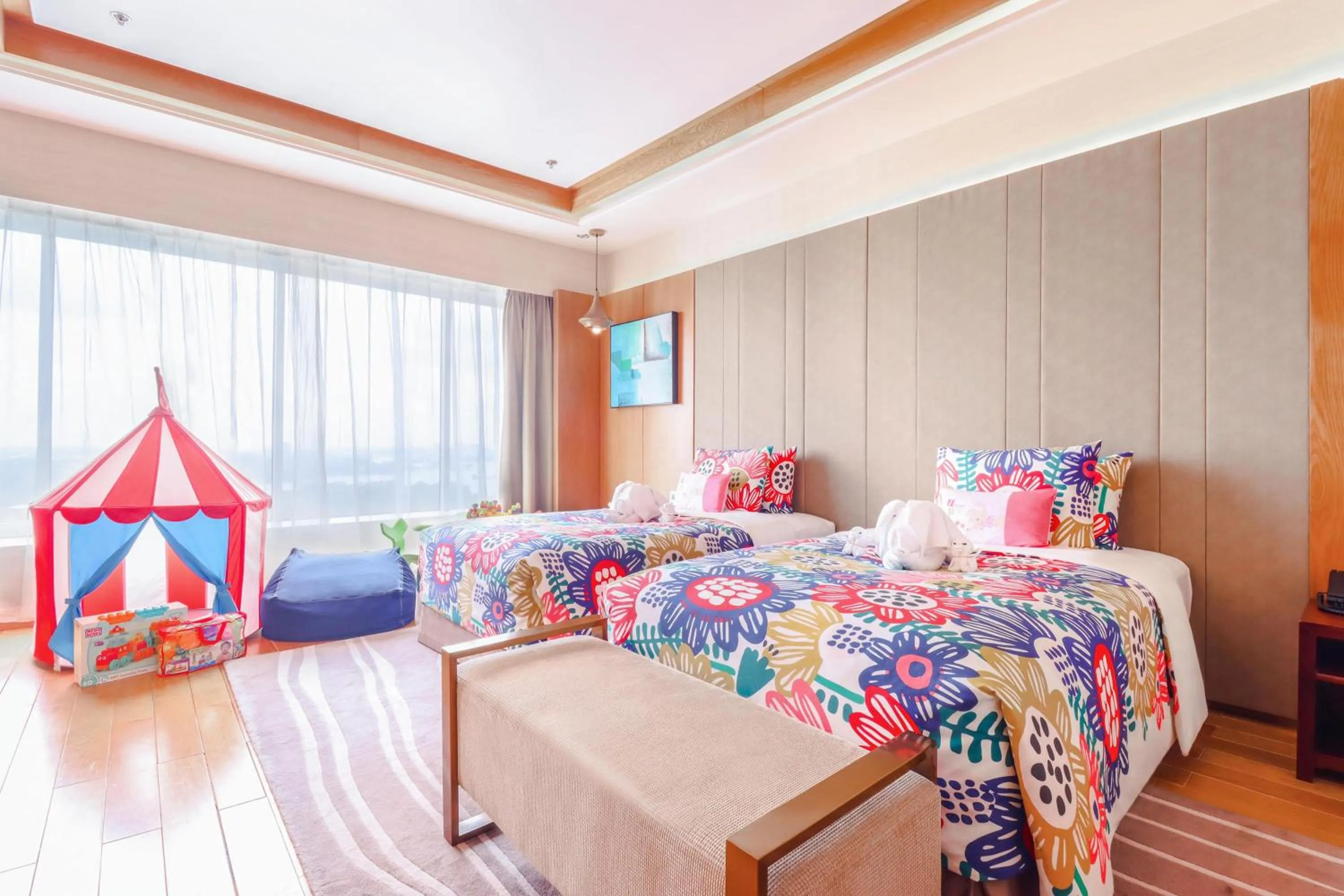 Bed in Meliá Yangon