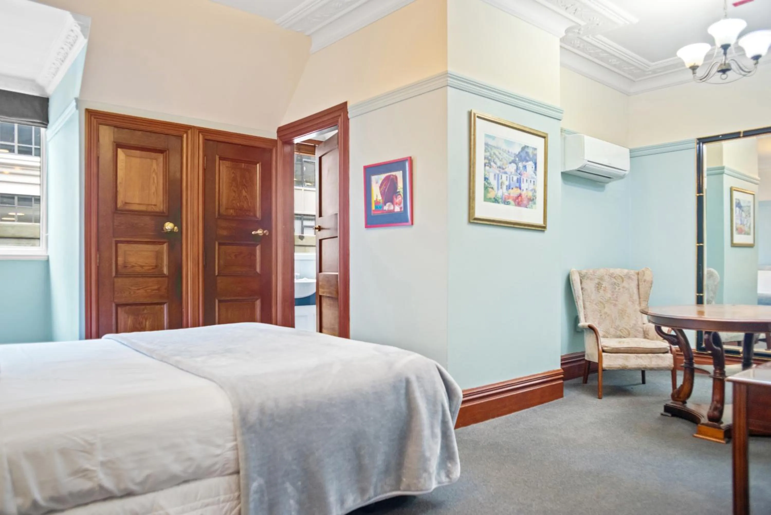 Bed in Wellesley Boutique Hotel