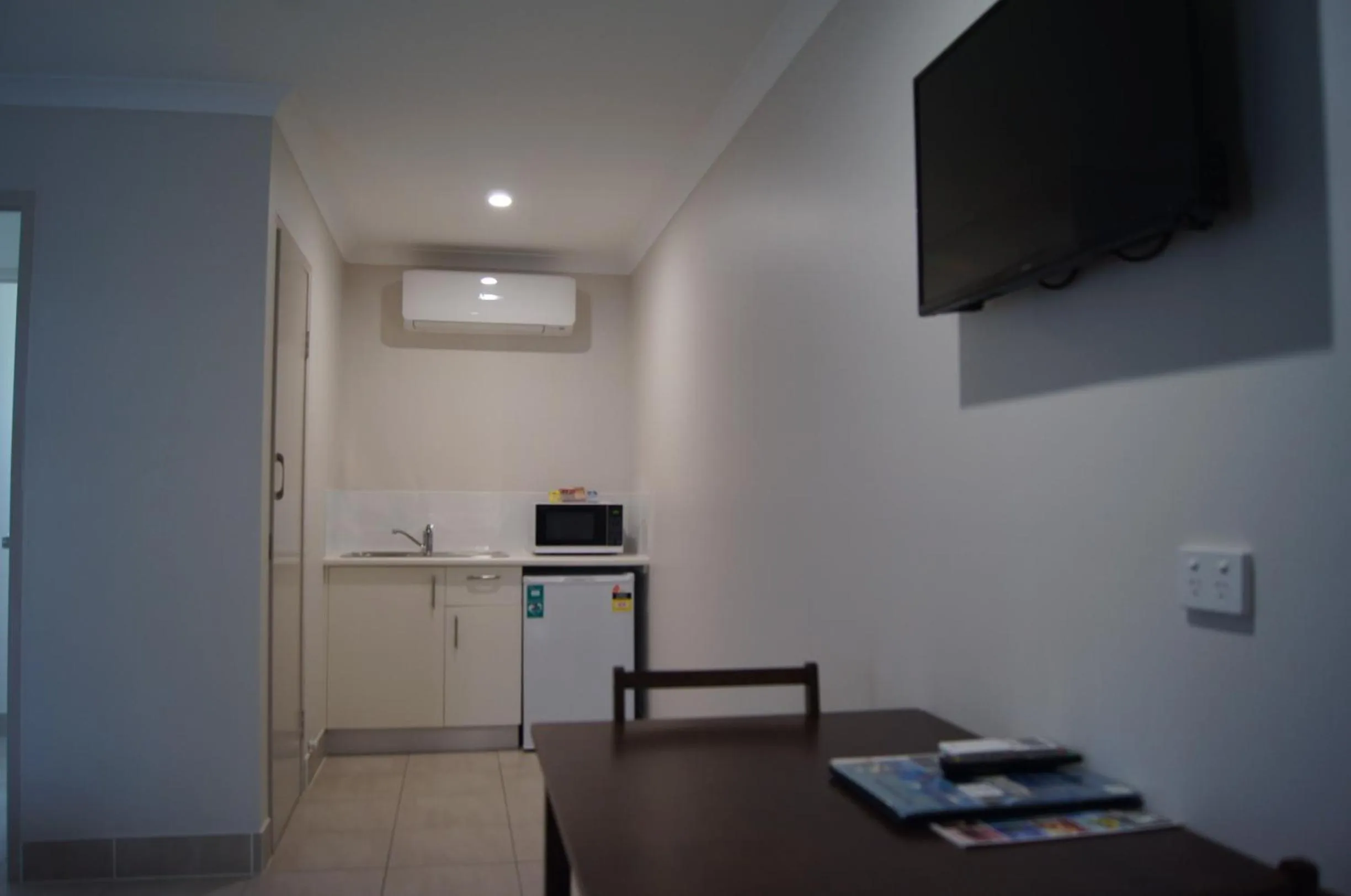 Kitchen or kitchenette in Beachside Motor Inn By Golden Chain