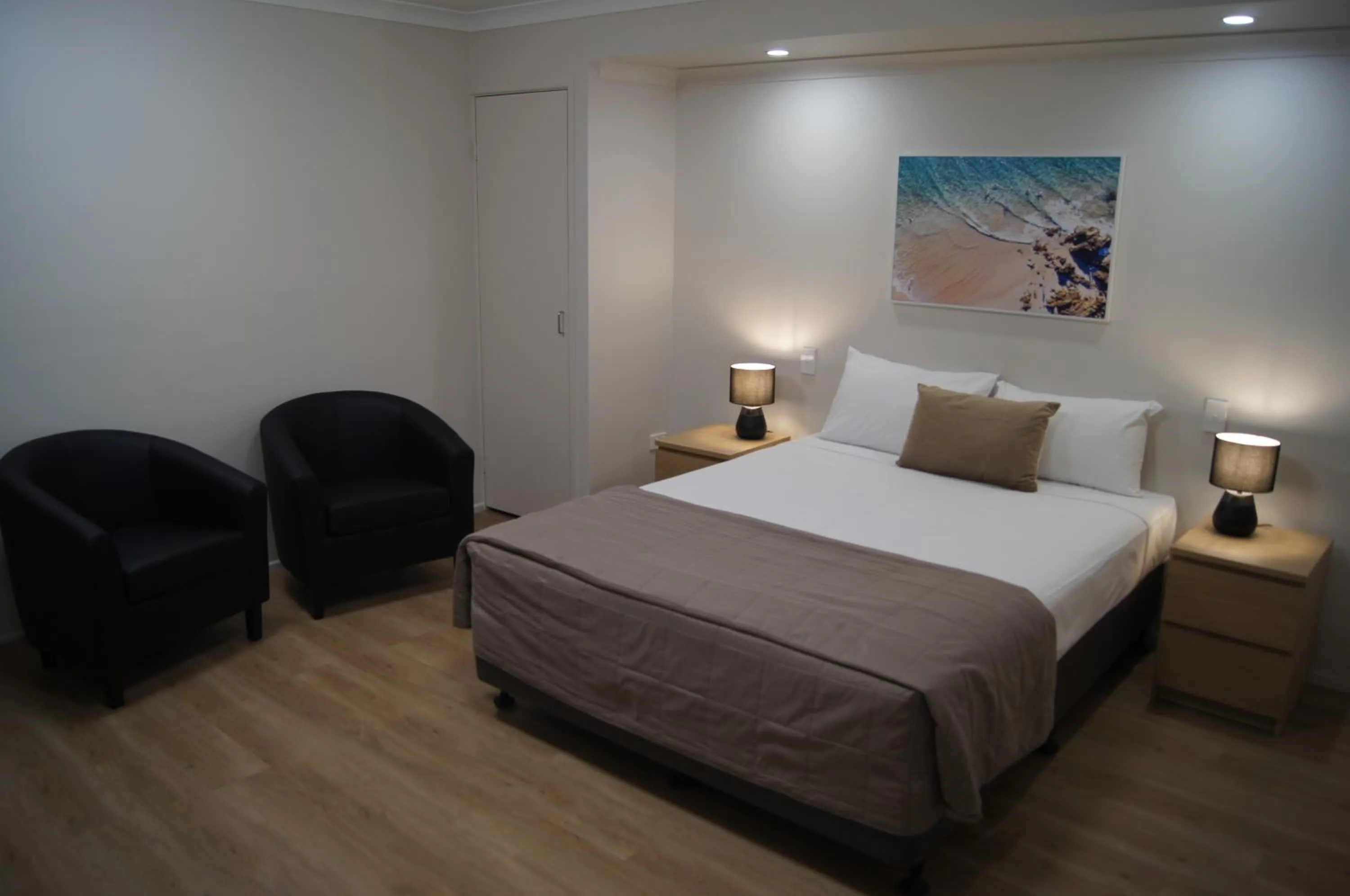 Bed in Beachside Motor Inn By Golden Chain