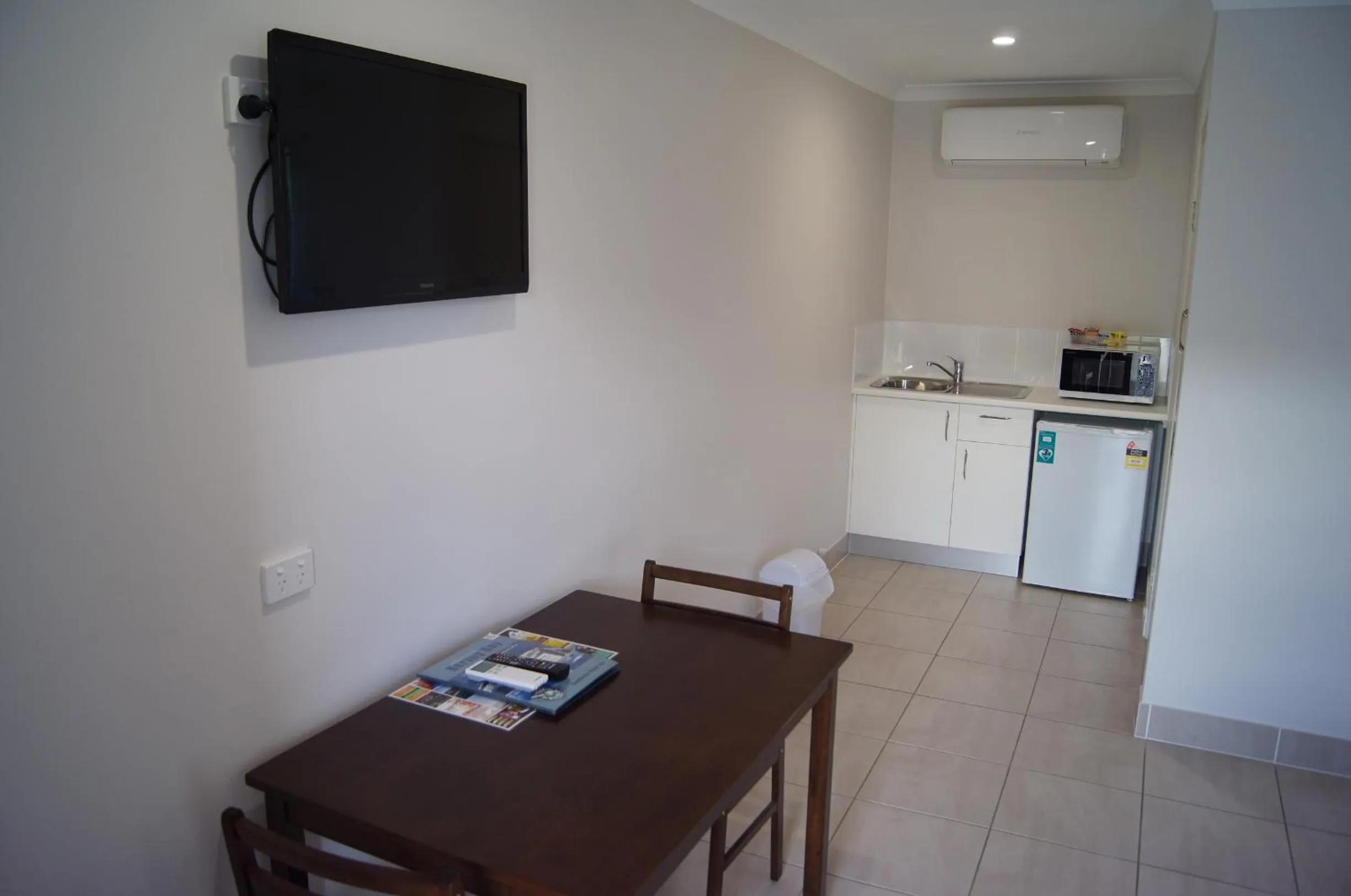 Kitchen or kitchenette in Beachside Motor Inn By Golden Chain