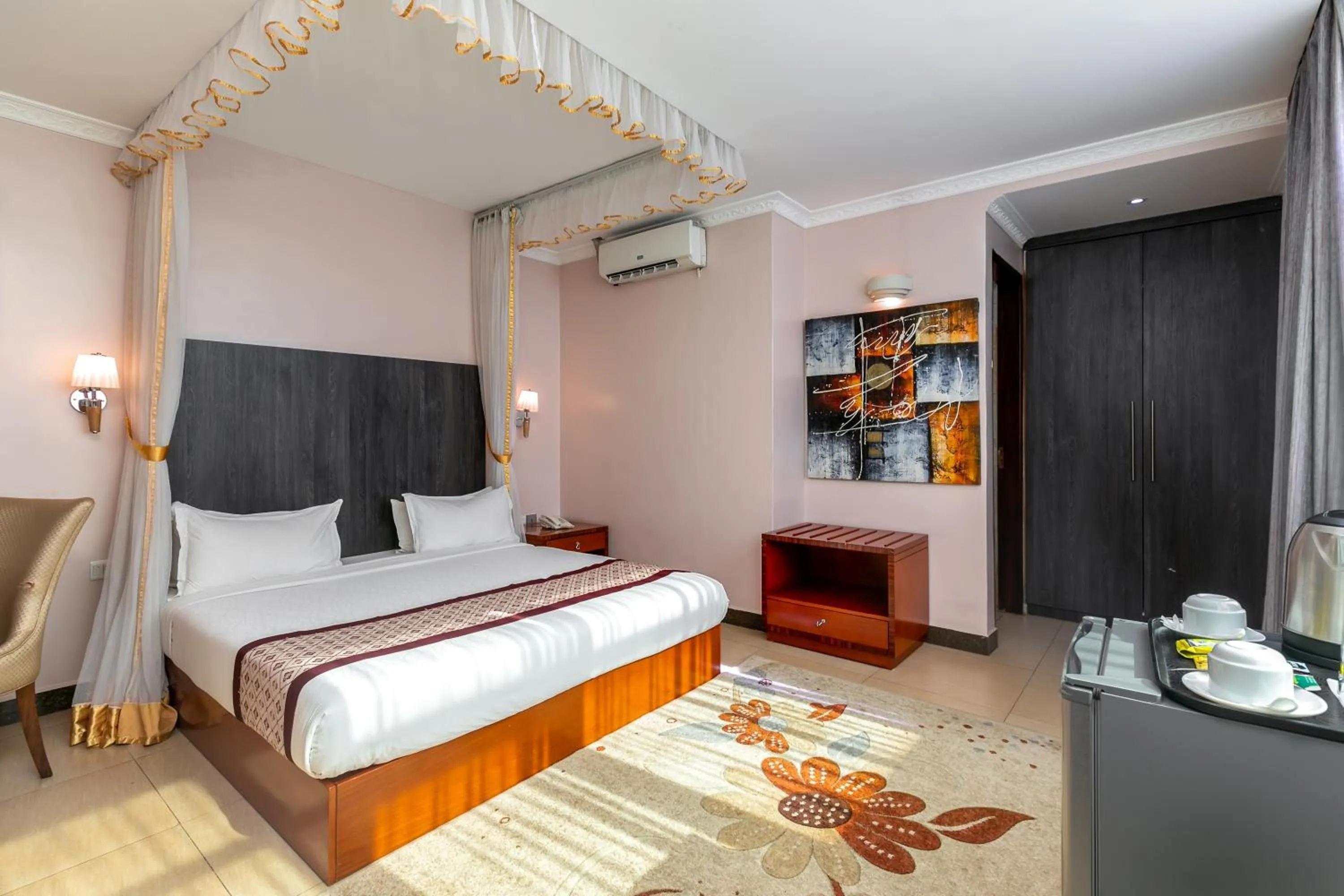 Bed in Russell Hotel