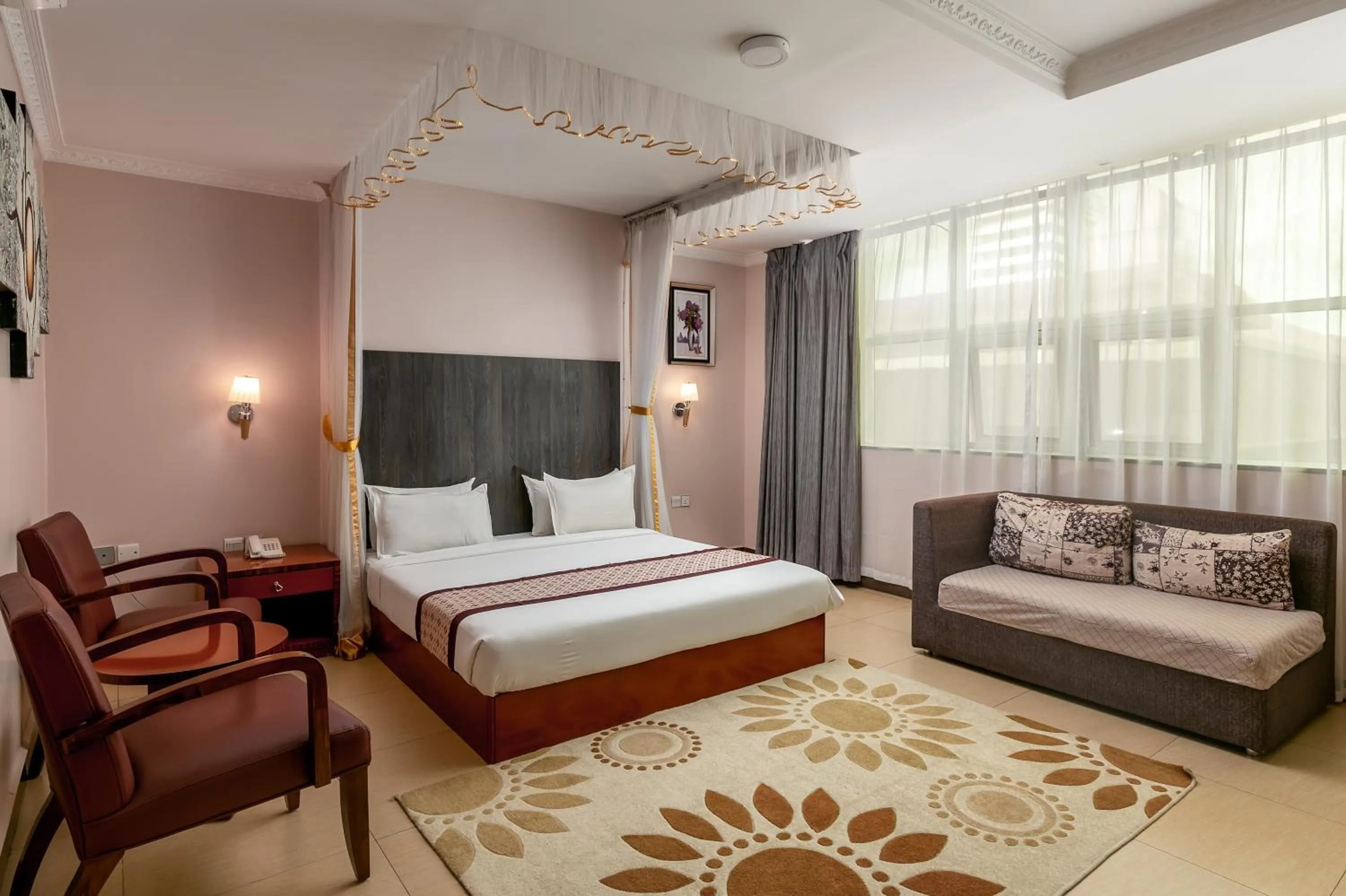 Bed in Russell Hotel