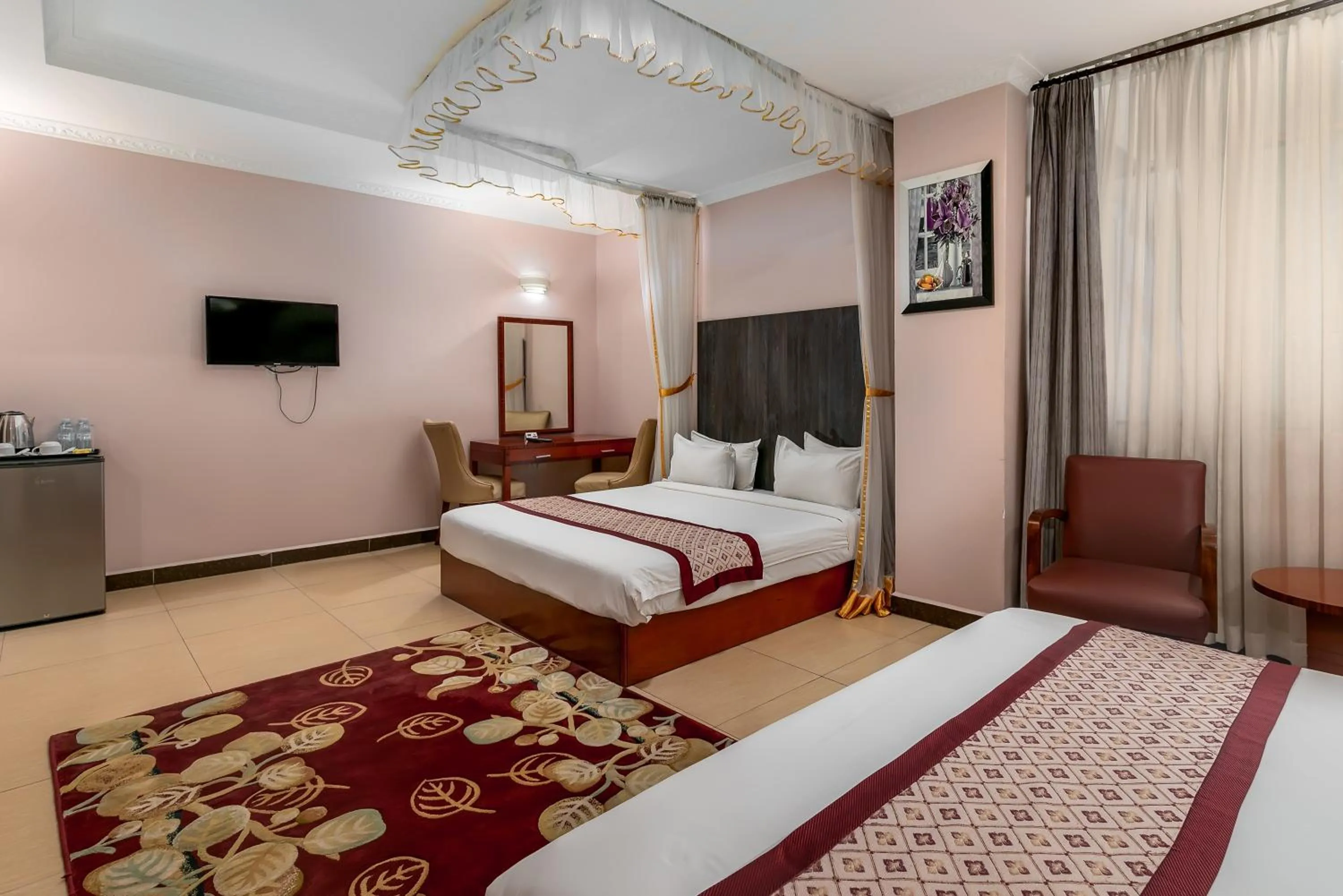 Bed in Russell Hotel