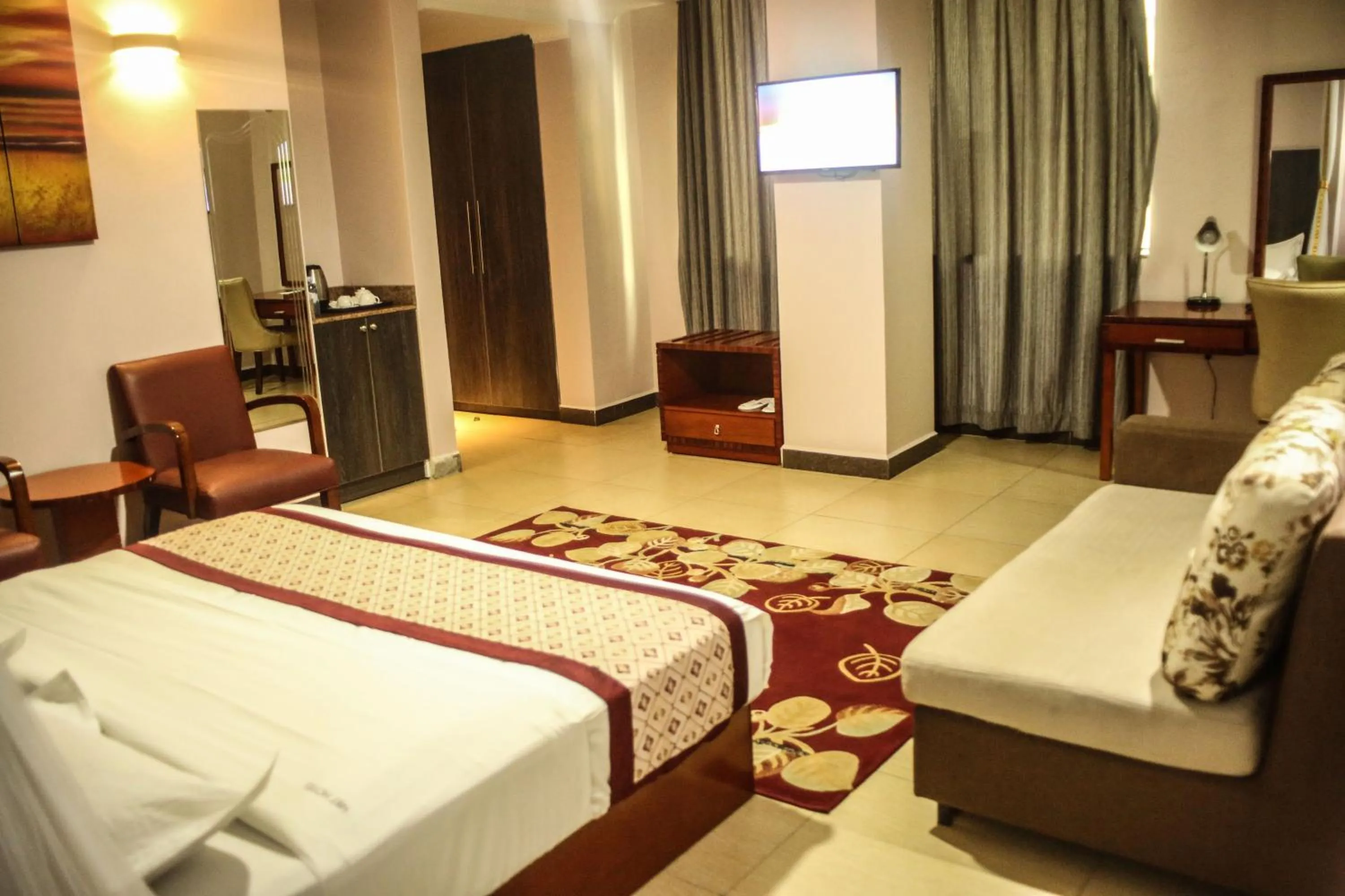 Bed in Russell Hotel