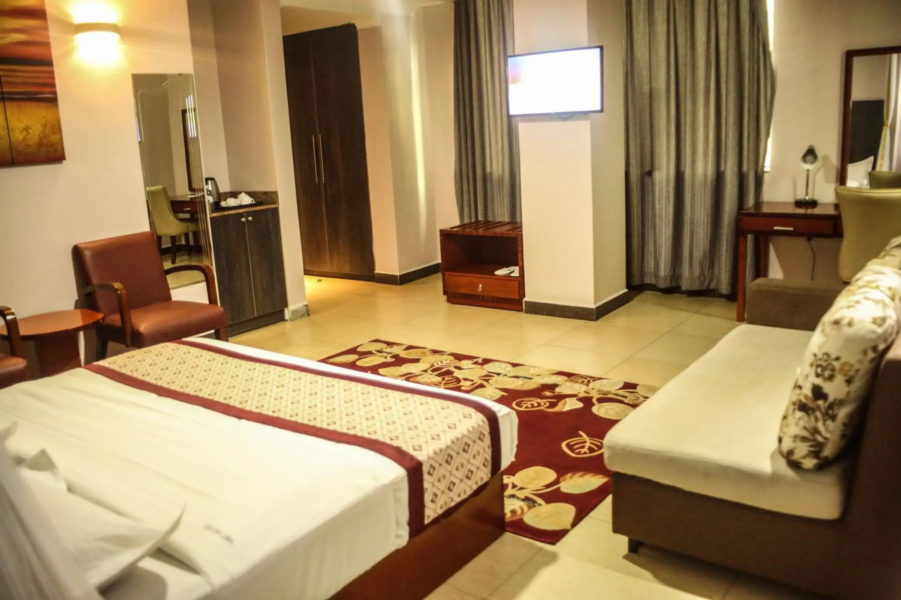 Bed in Russell Hotel Bed in Russell Hotel