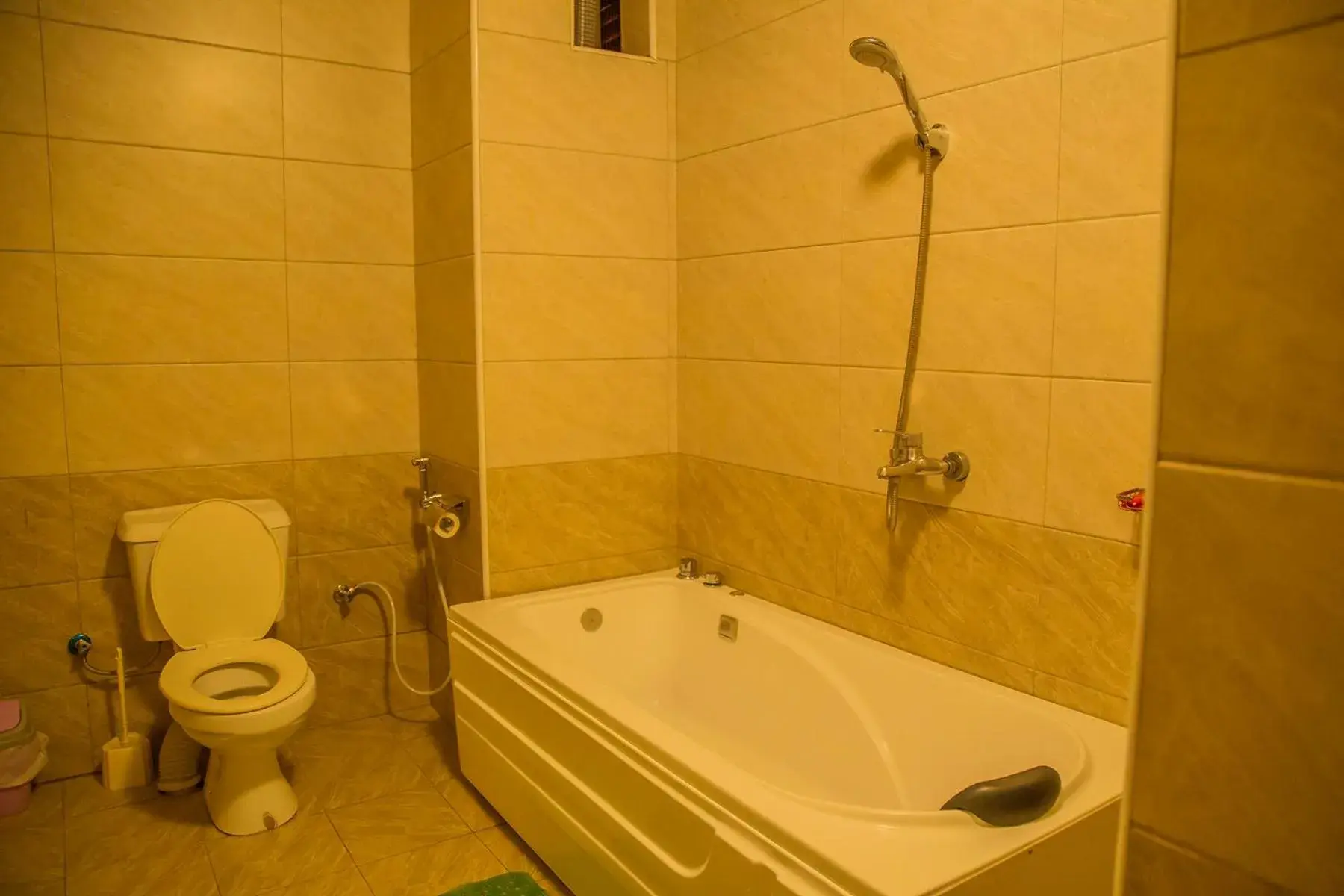 Bathroom in Russell Hotel Bathroom in Russell Hotel