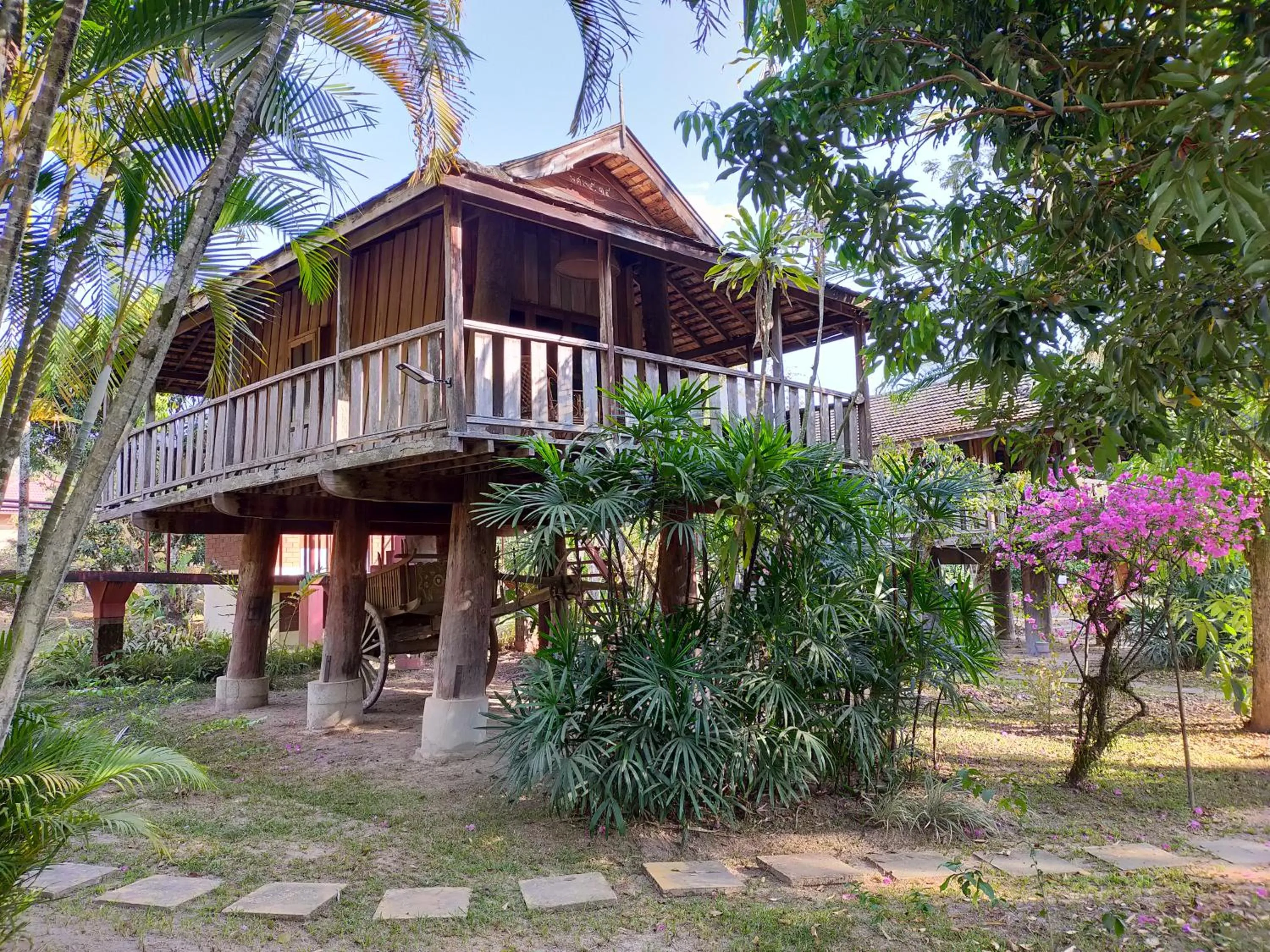 Property building in Khoom Kam Kaew