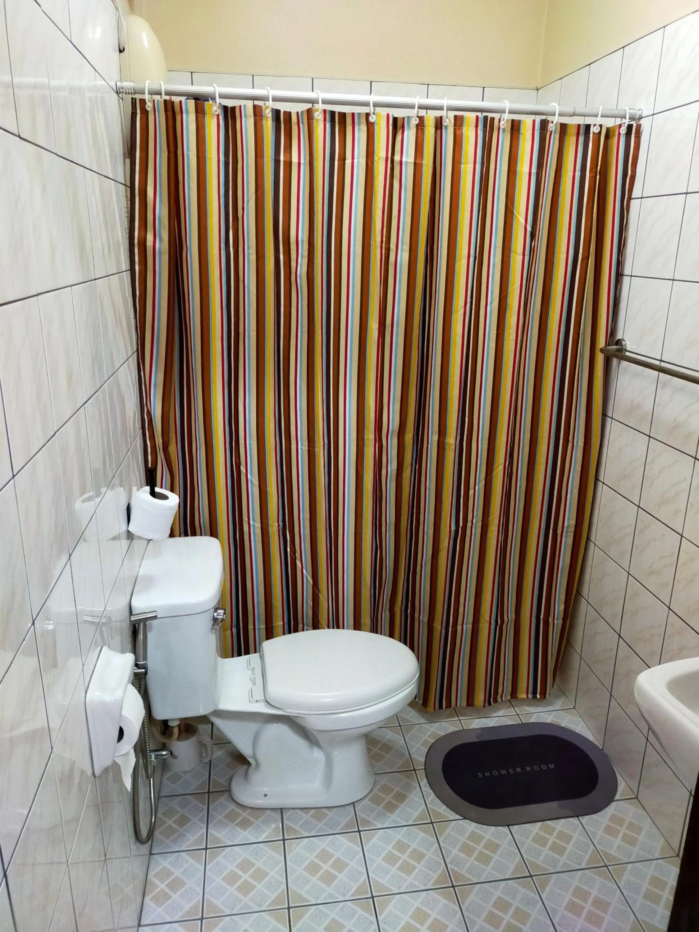 Shower in Khoom Kam Kaew