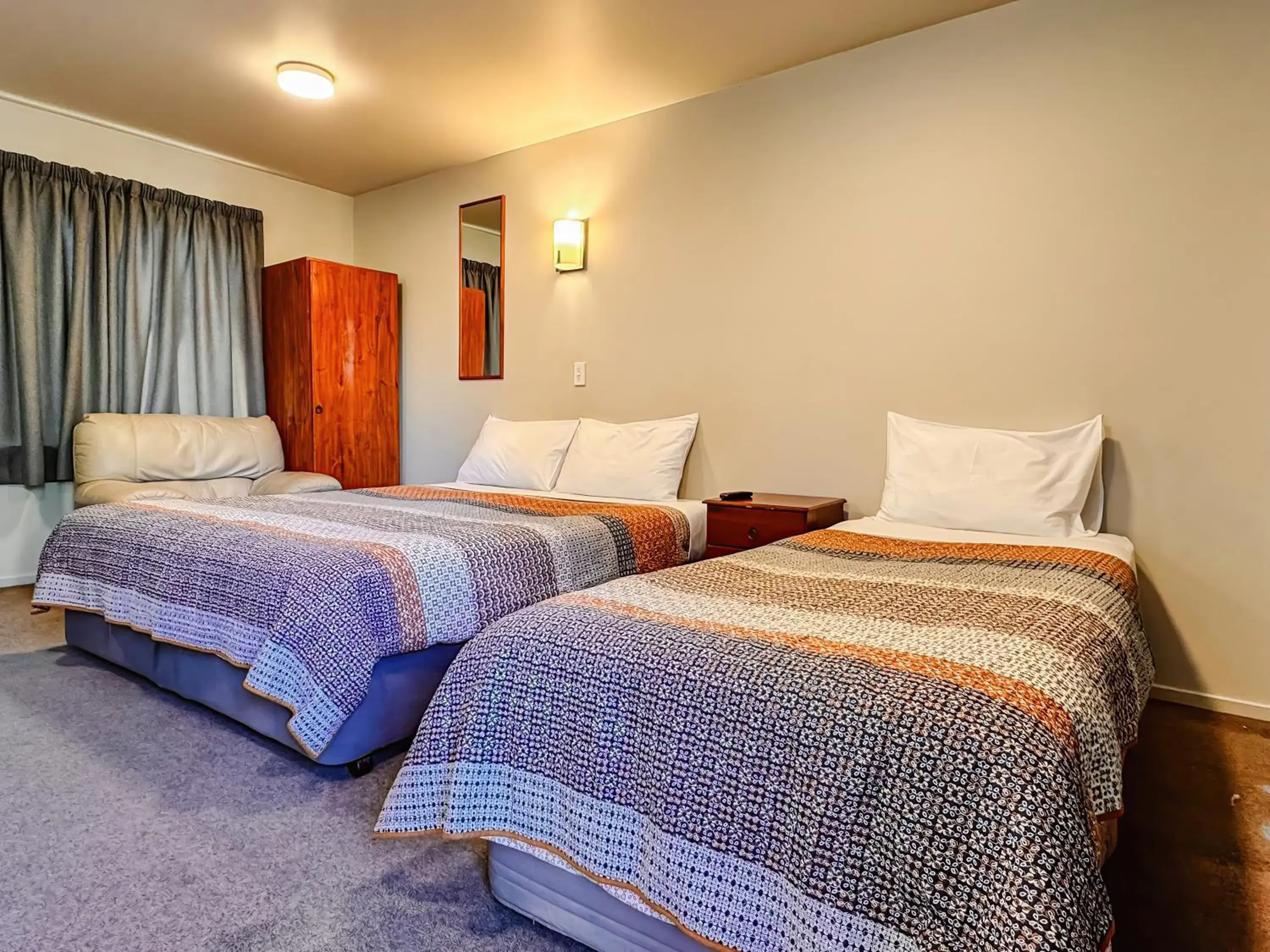 Bedroom, Bed in Bealey Avenue Motel Bedroom, Bed in Bealey Avenue Motel