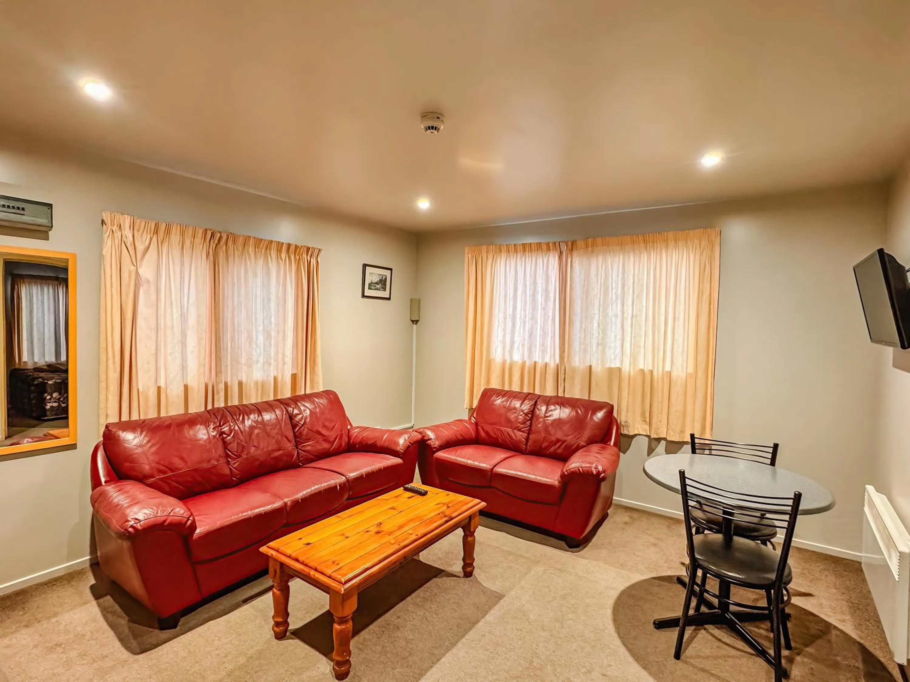 Living room in Bealey Avenue Motel