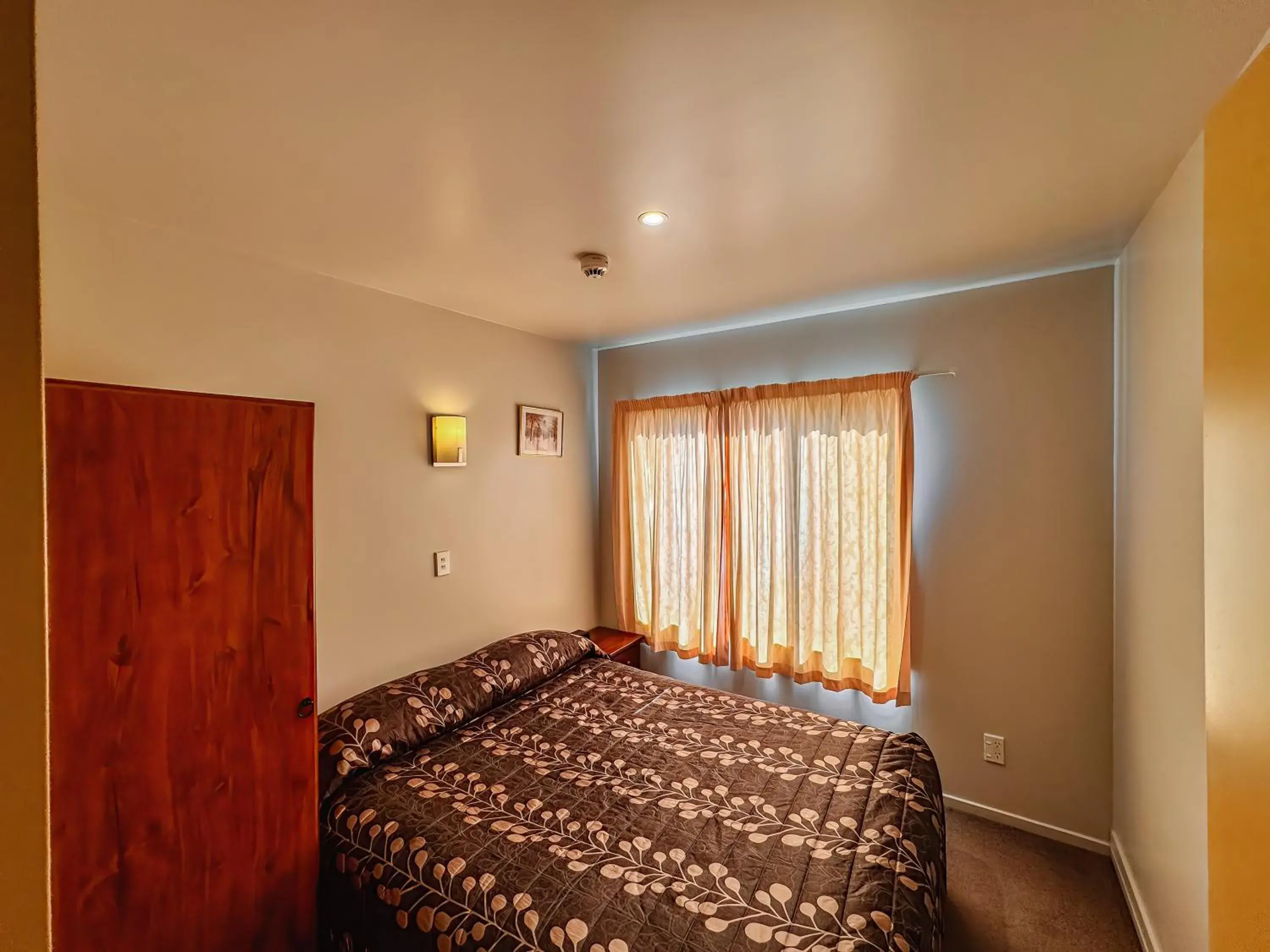 Bedroom, Bed in Bealey Avenue Motel Bedroom, Bed in Bealey Avenue Motel