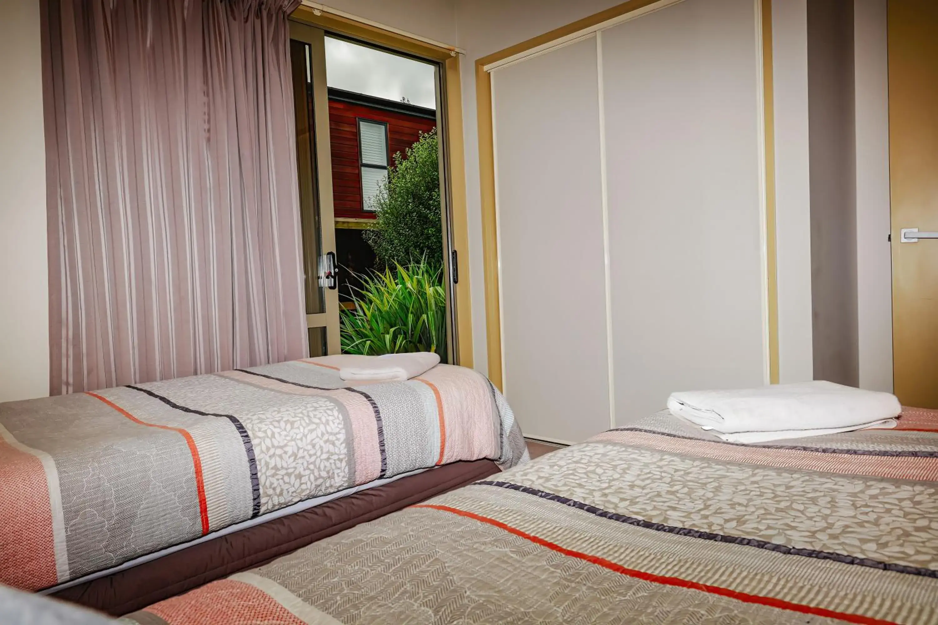 Bedroom, Bed in Bealey Avenue Motel Bedroom, Bed in Bealey Avenue Motel