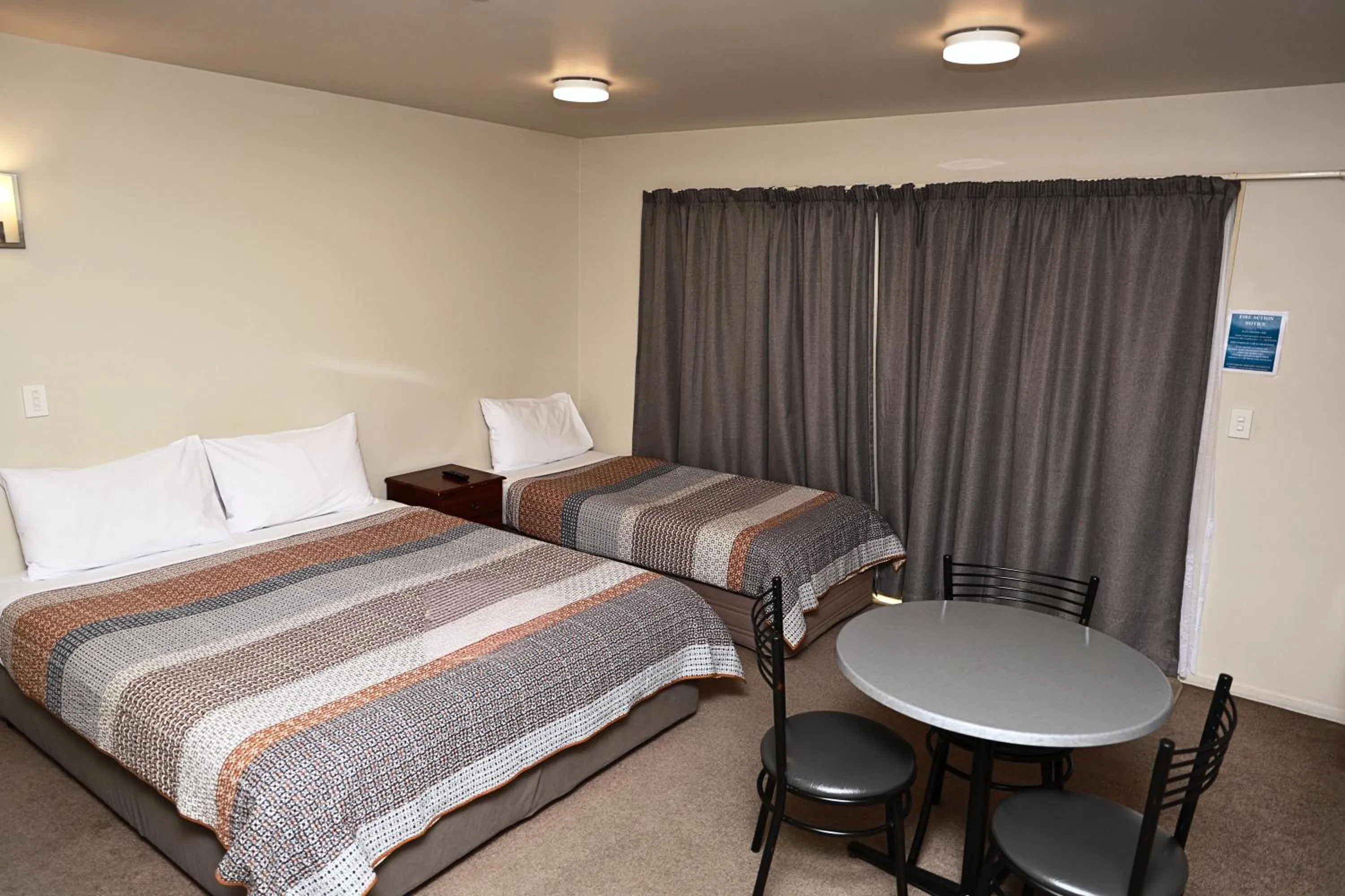 Living room, Bed in Bealey Avenue Motel