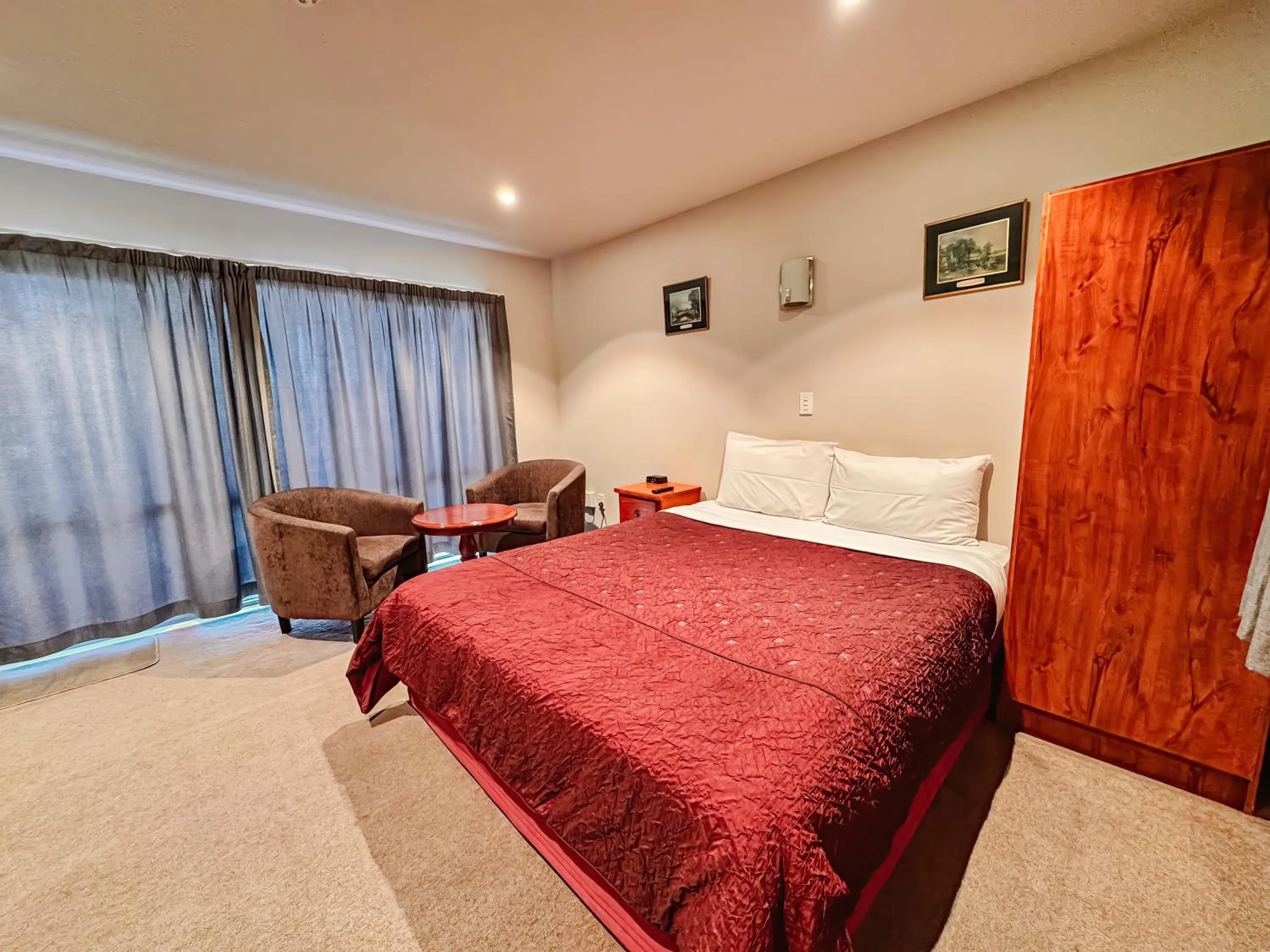 Bedroom, Bed in Bealey Avenue Motel