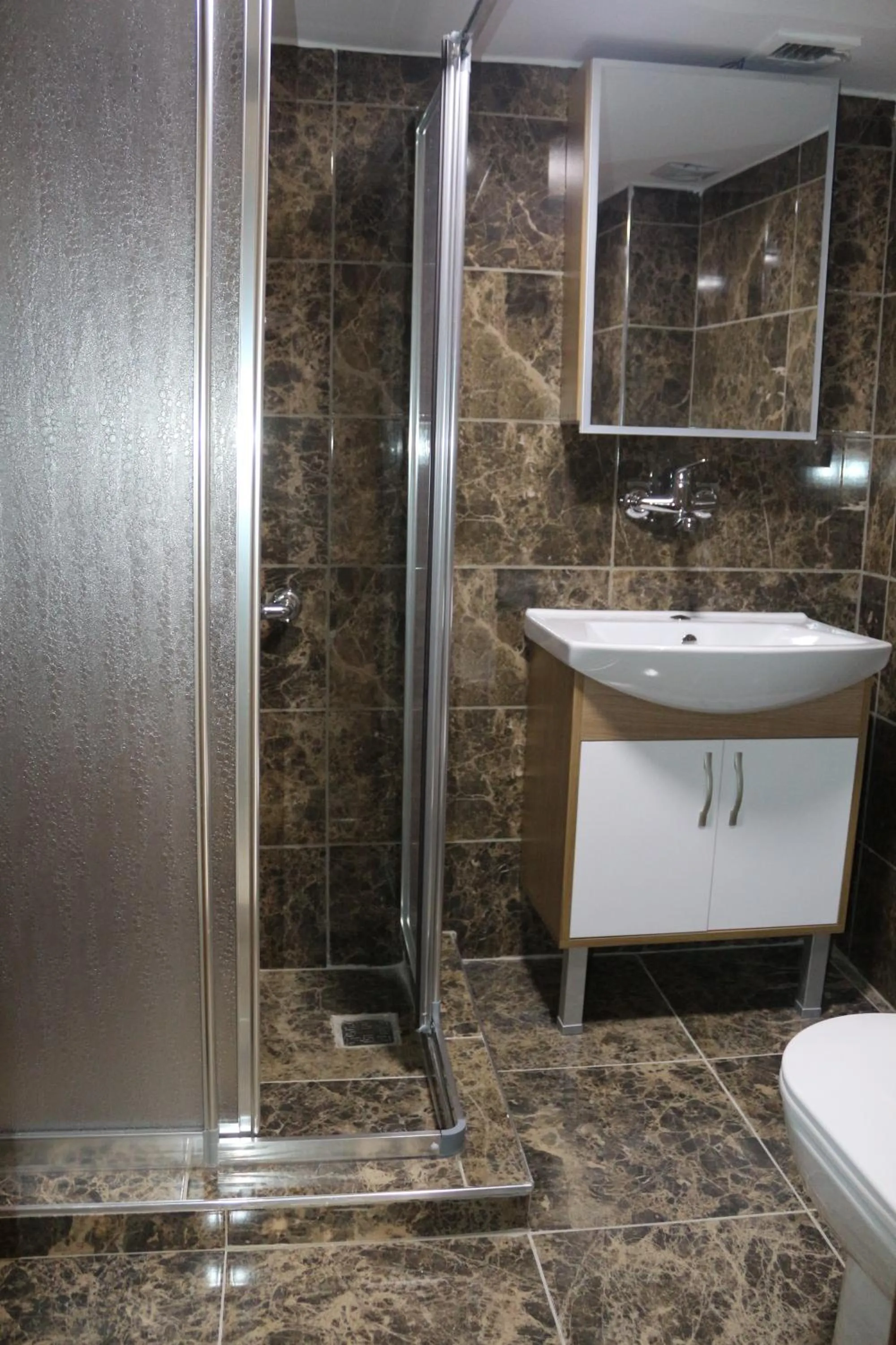 Shower in Beyoglu Huzur Hotel