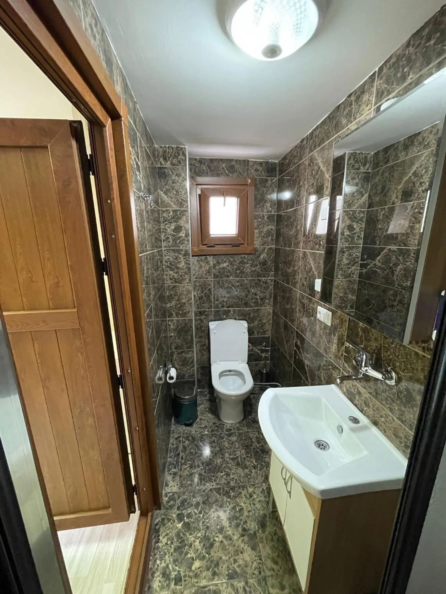 Toilet in Beyoglu Huzur Hotel