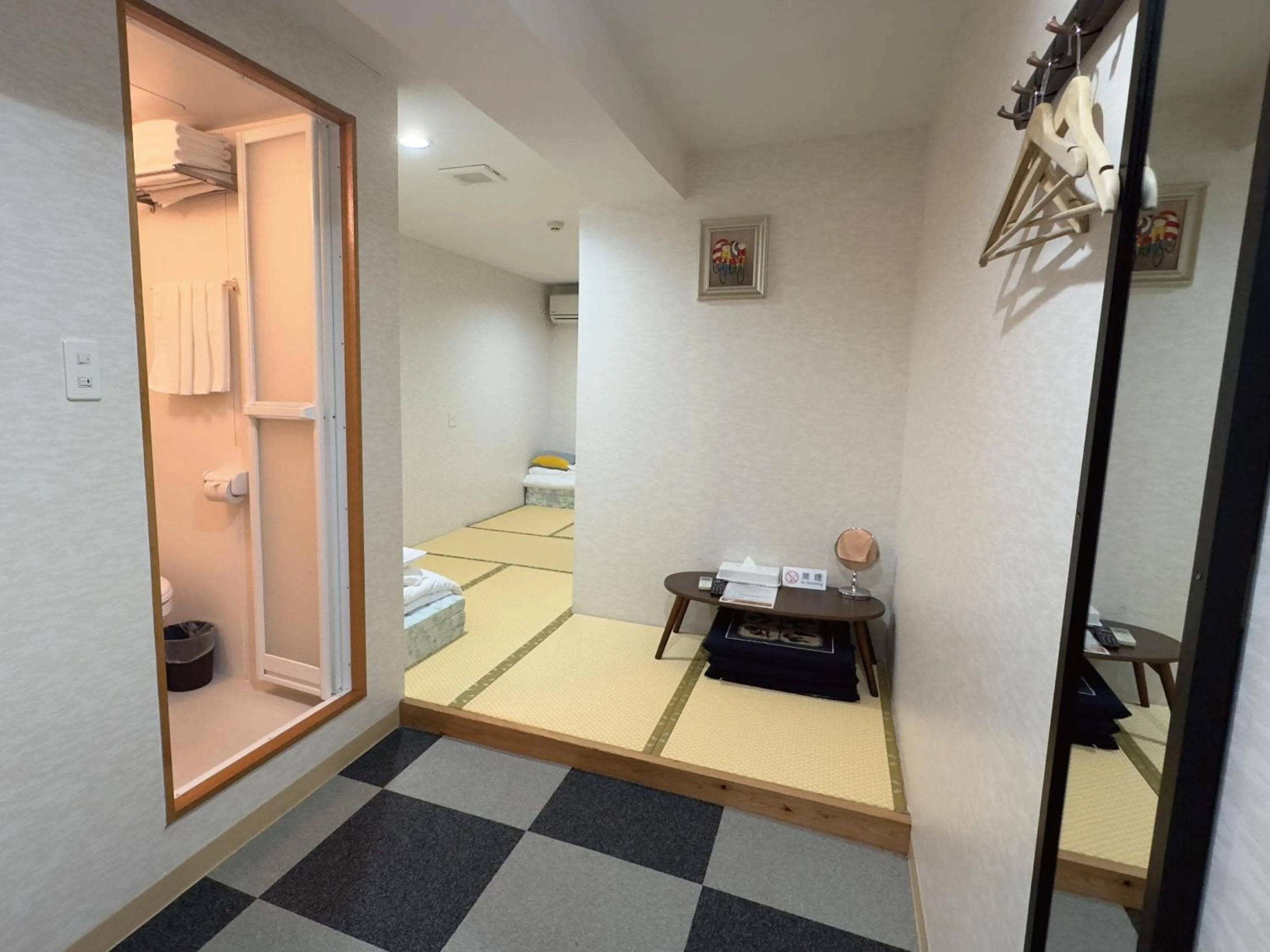 Photo of the whole room, Bed in Victoria Hotel