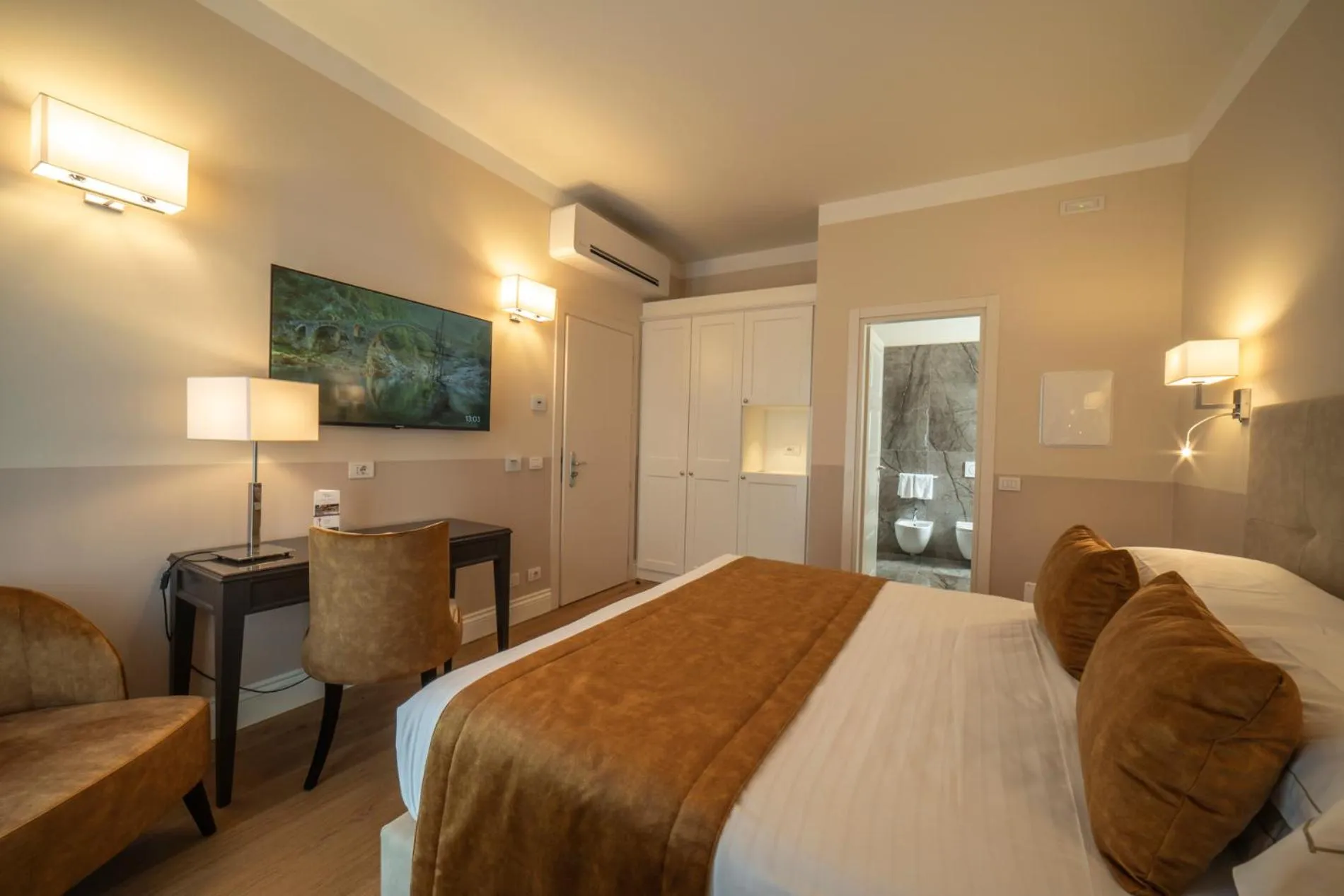 Bedroom, Bed in Hotel Palazzo San Lorenzo & Spa