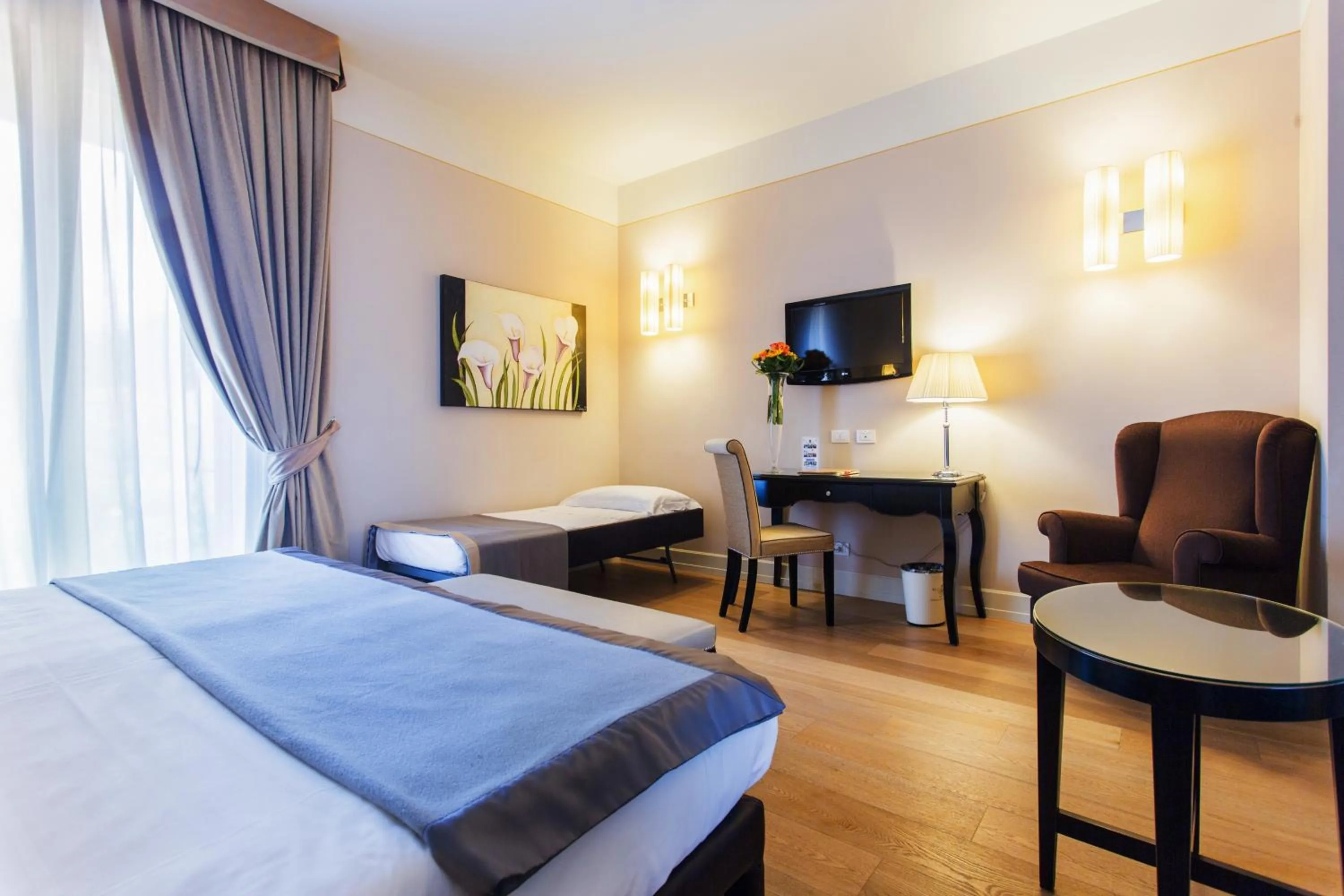 Photo of the whole room, Bed in Hotel Palazzo San Lorenzo & Spa