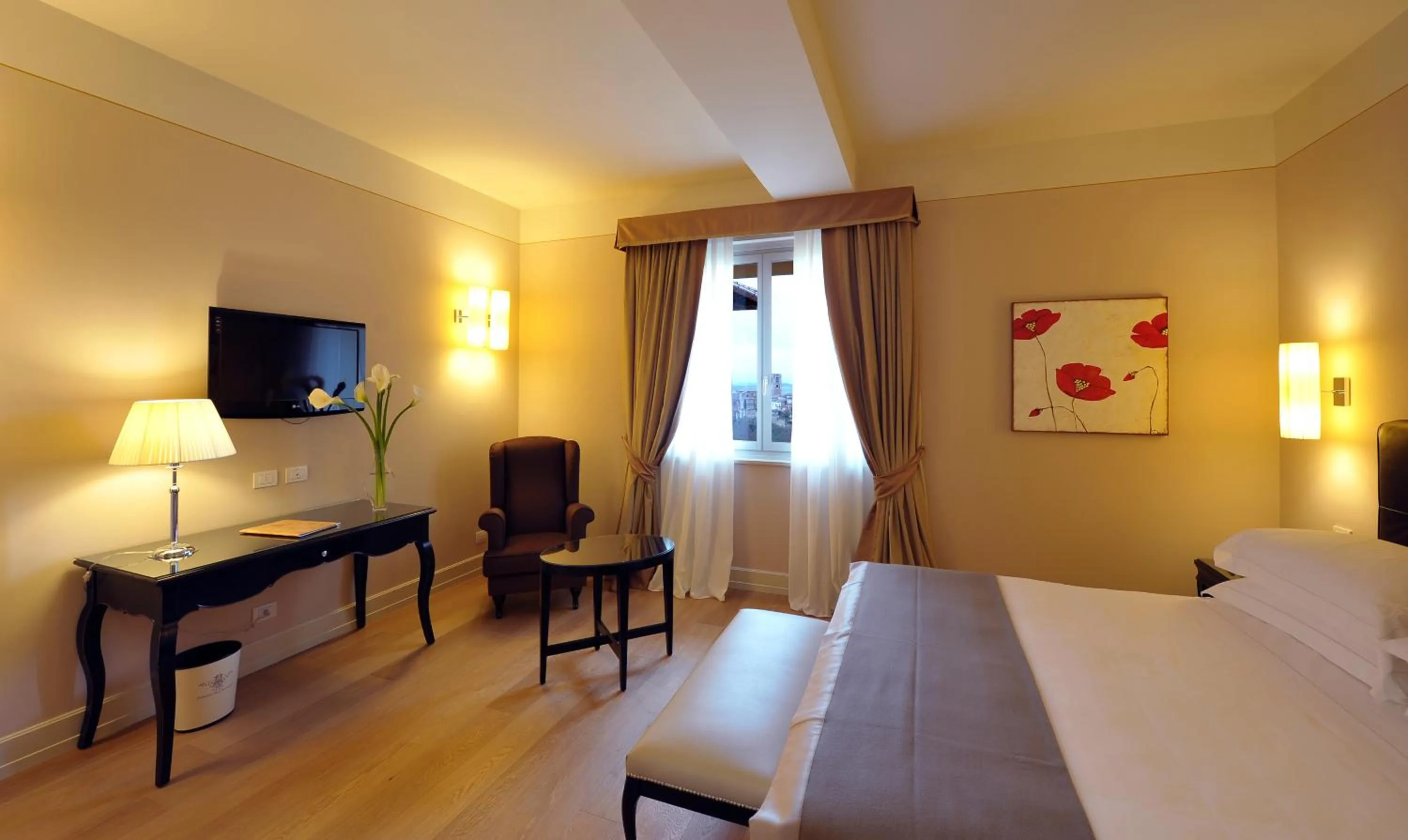 Photo of the whole room, Bed in Hotel Palazzo San Lorenzo & Spa