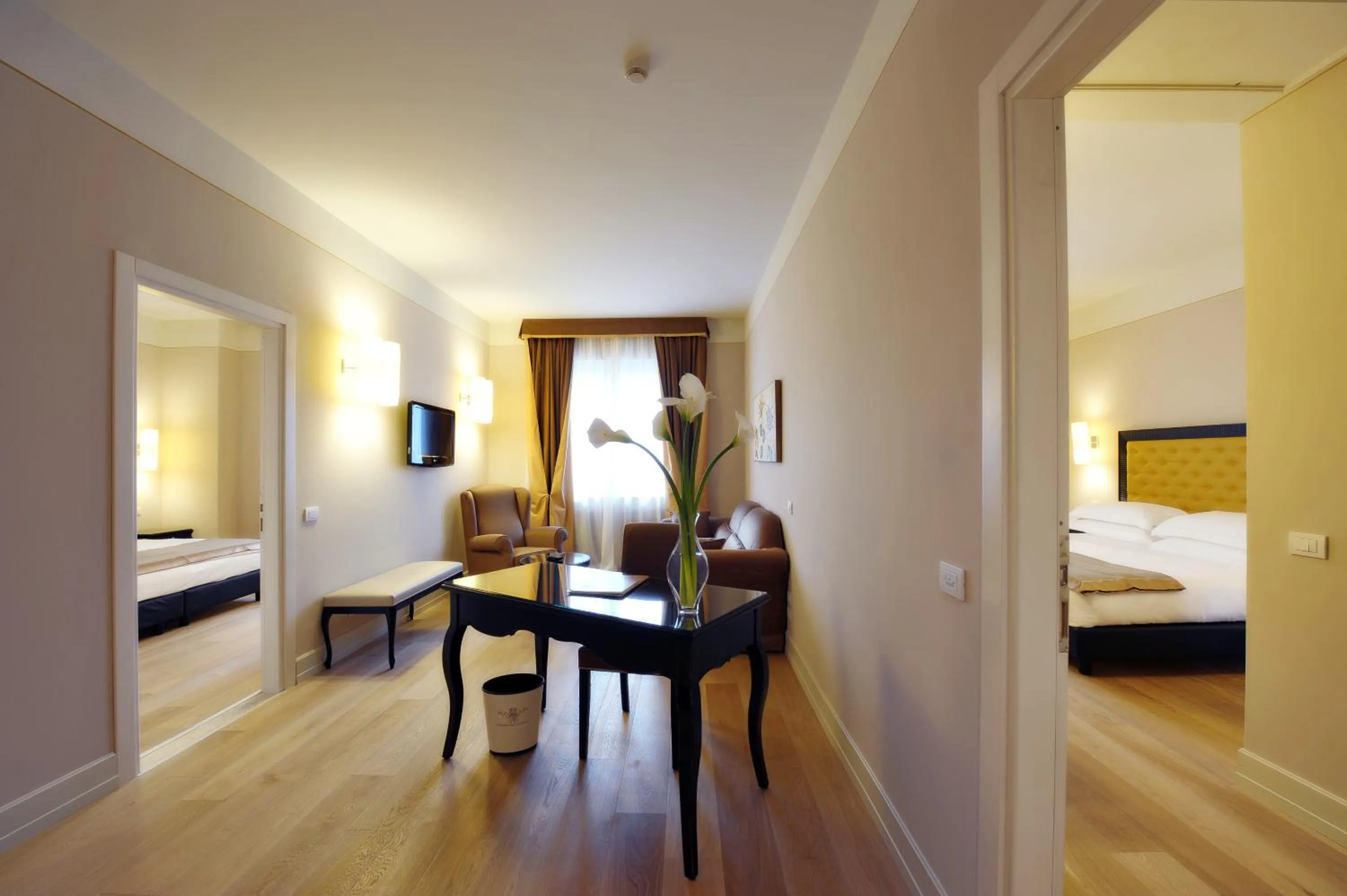 Living room, Bed in Hotel Palazzo San Lorenzo & Spa