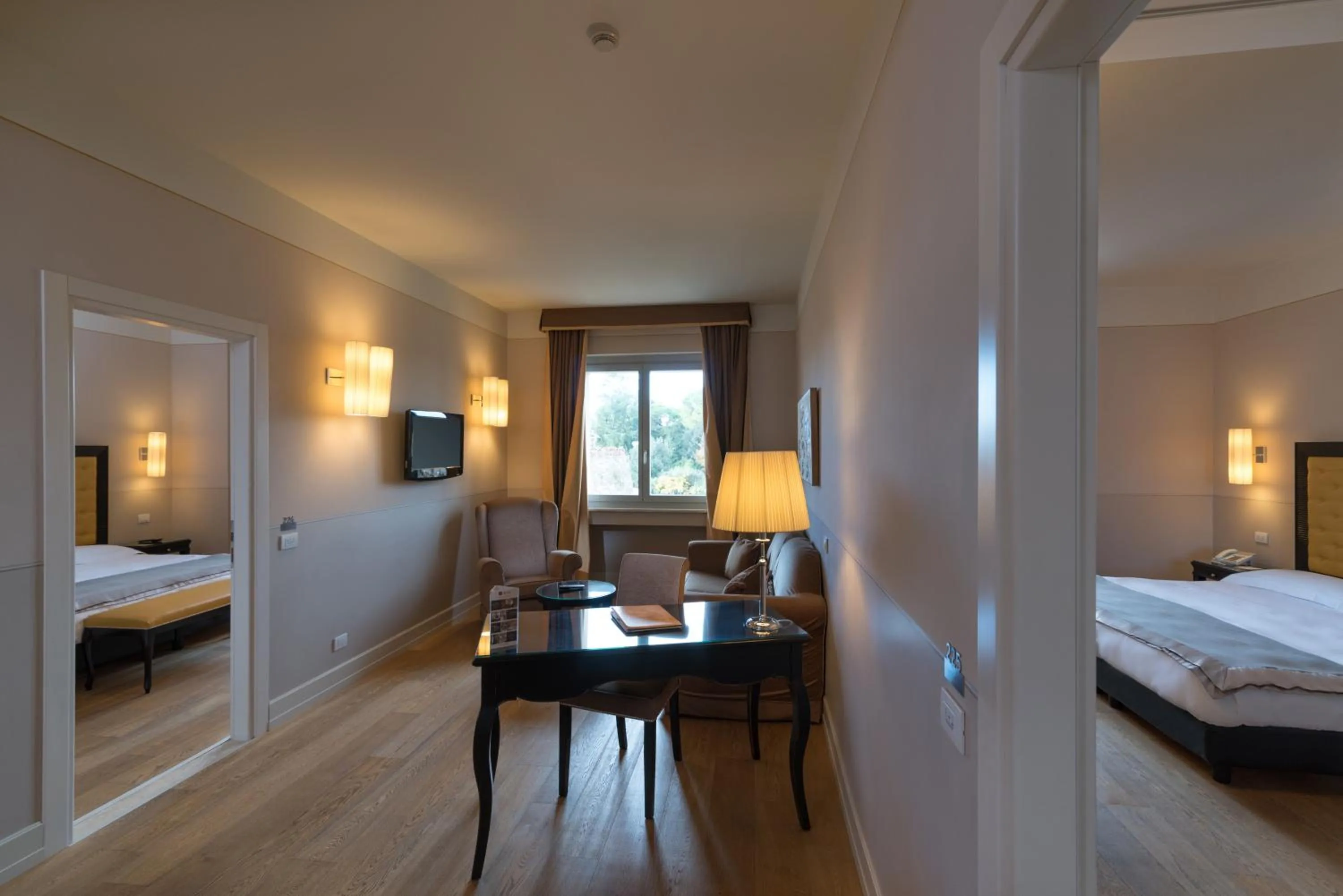 Photo of the whole room, Bed in Hotel Palazzo San Lorenzo & Spa