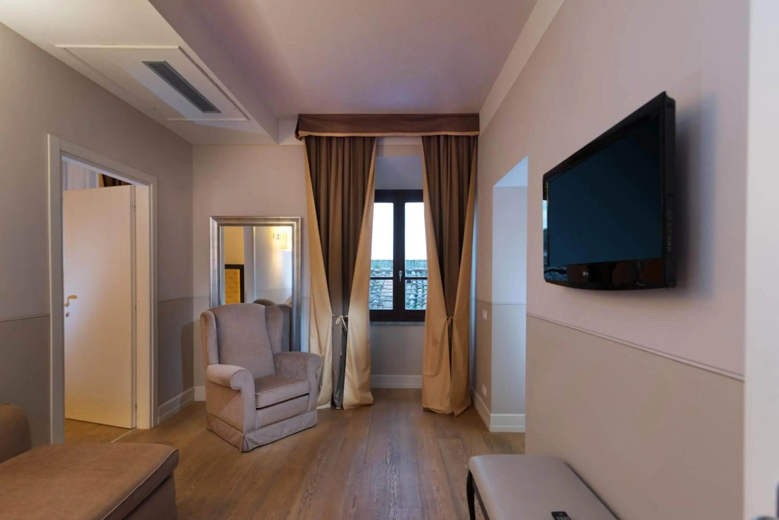 Photo of the whole room in Hotel Palazzo San Lorenzo & Spa Photo of the whole room in Hotel Palazzo San Lorenzo & Spa