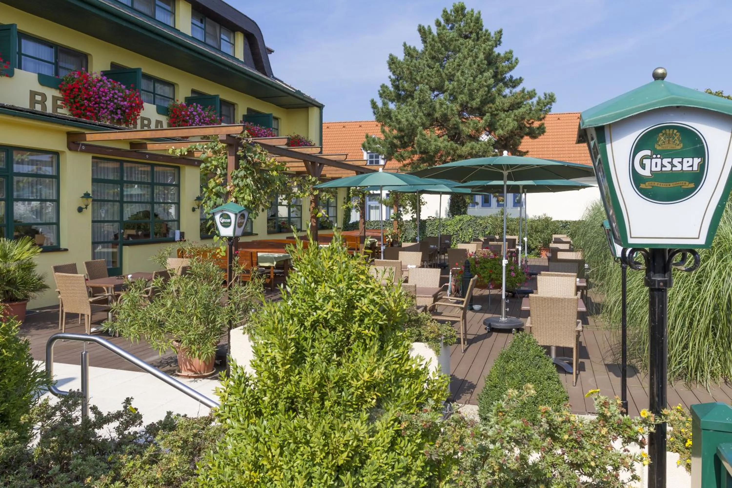 Lounge or bar in Burgenländerhof Hotel Garni