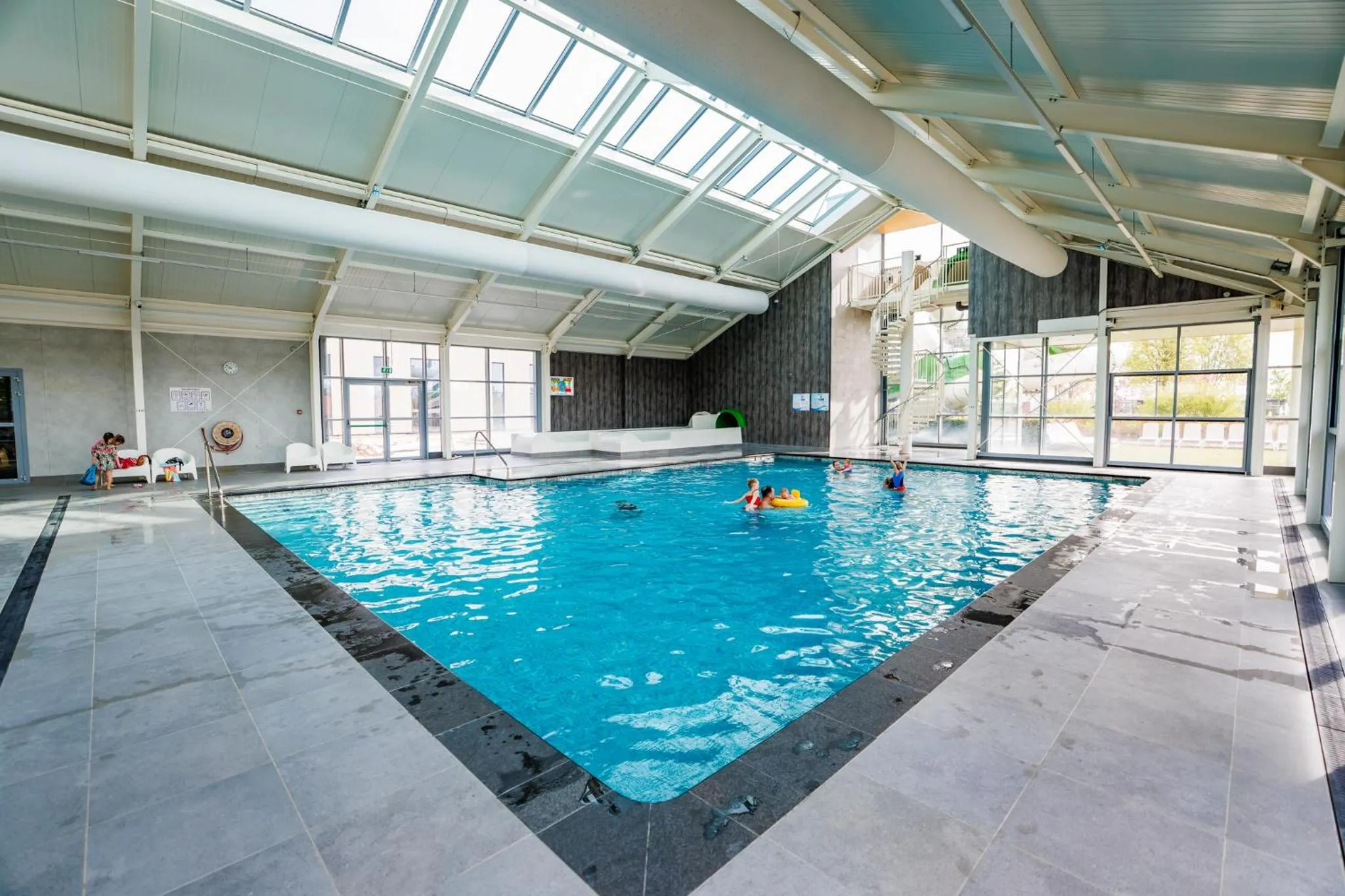 Swimming pool in Vakantiepark Eiland van Maurik