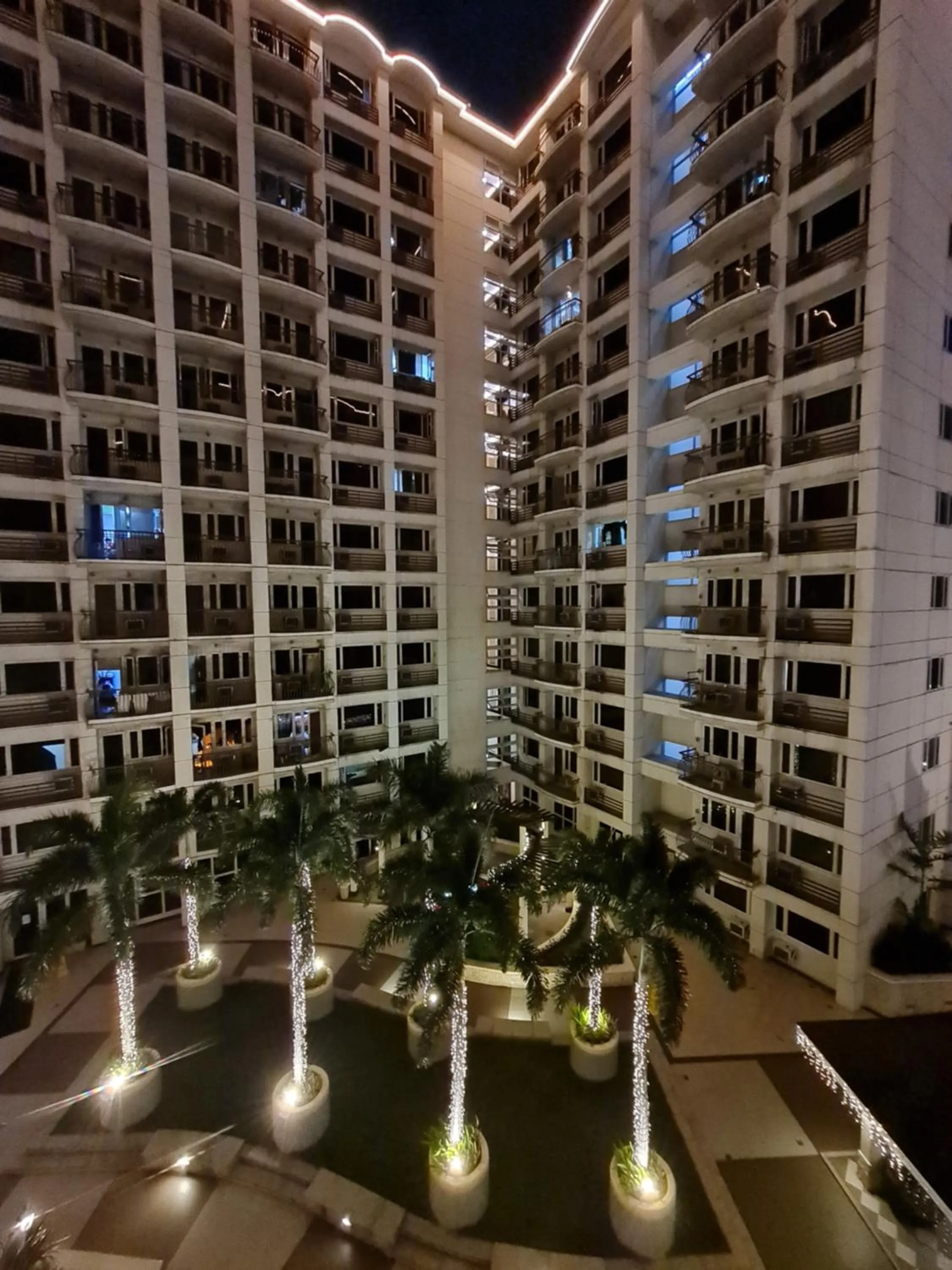 Solemare Parksuites Condominium - Condo R Us