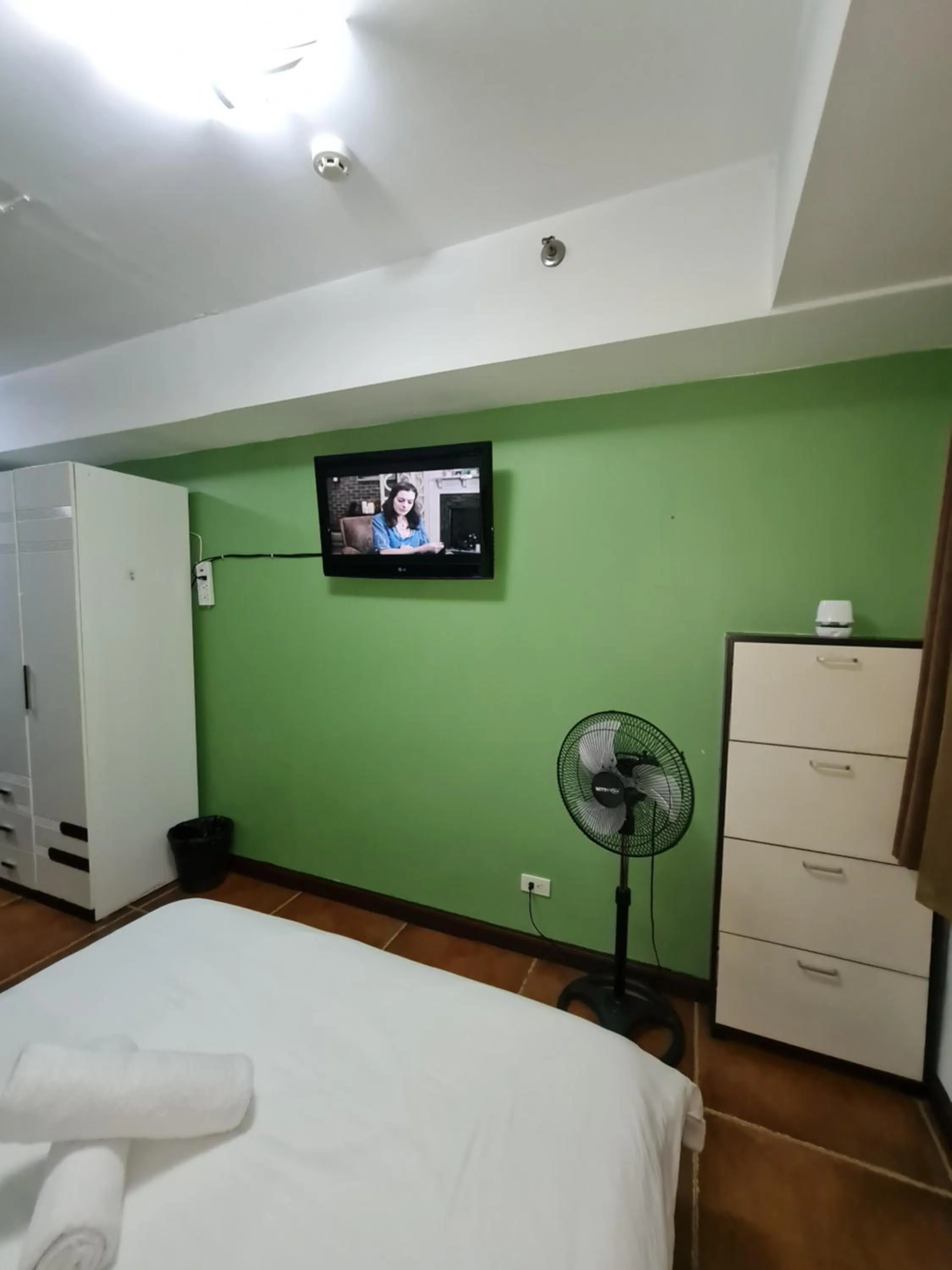 Bed in Solemare Parksuites Condominium - Condo R Us