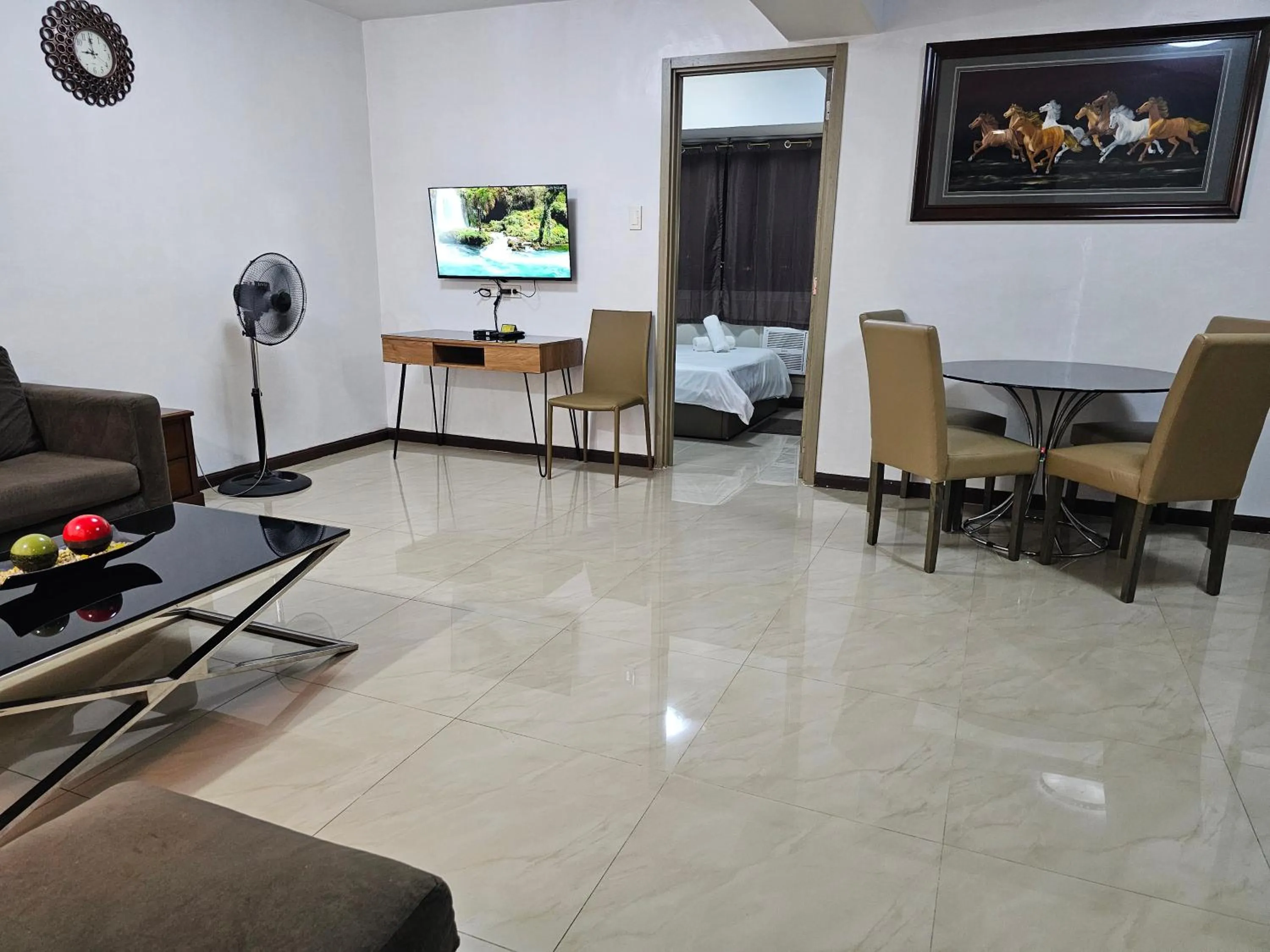 Solemare Parksuites Condominium - Condo R Us