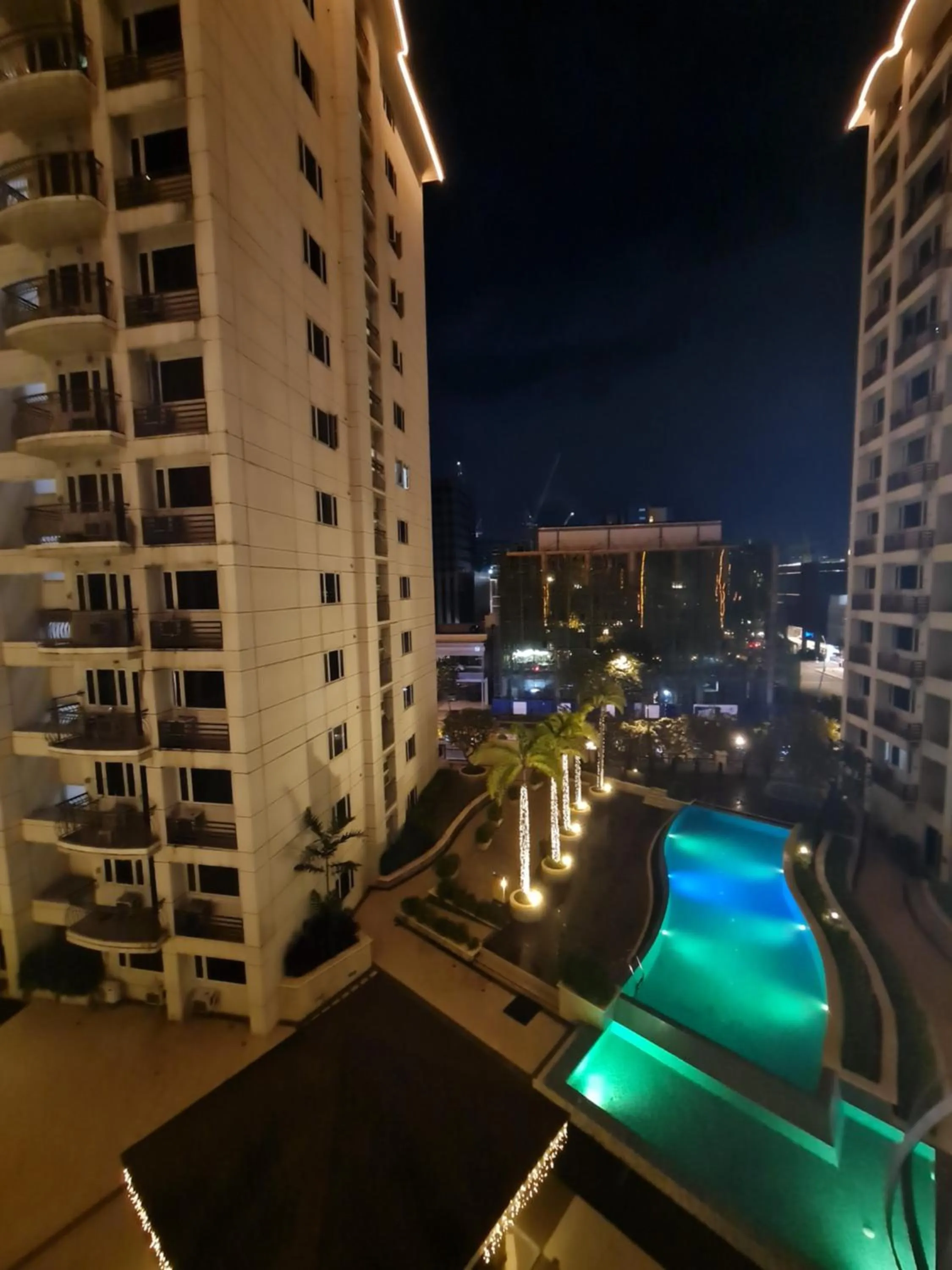 Solemare Parksuites Condominium - Condo R Us