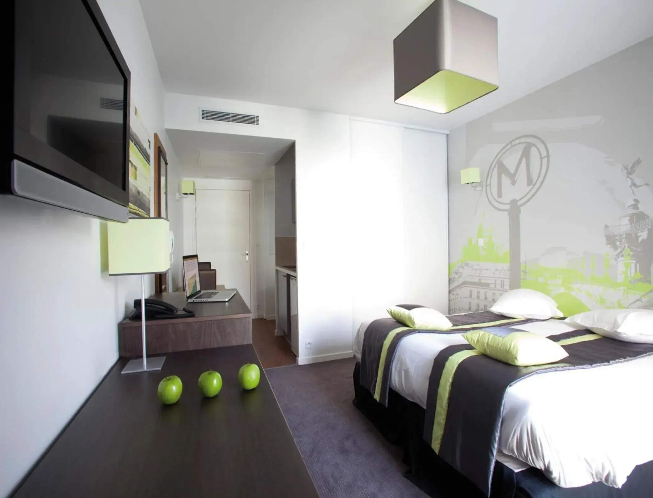 Bed in Lagrange Apart’Hotel Paris-Boulogne Bed in Lagrange Apart’Hotel Paris-Boulogne