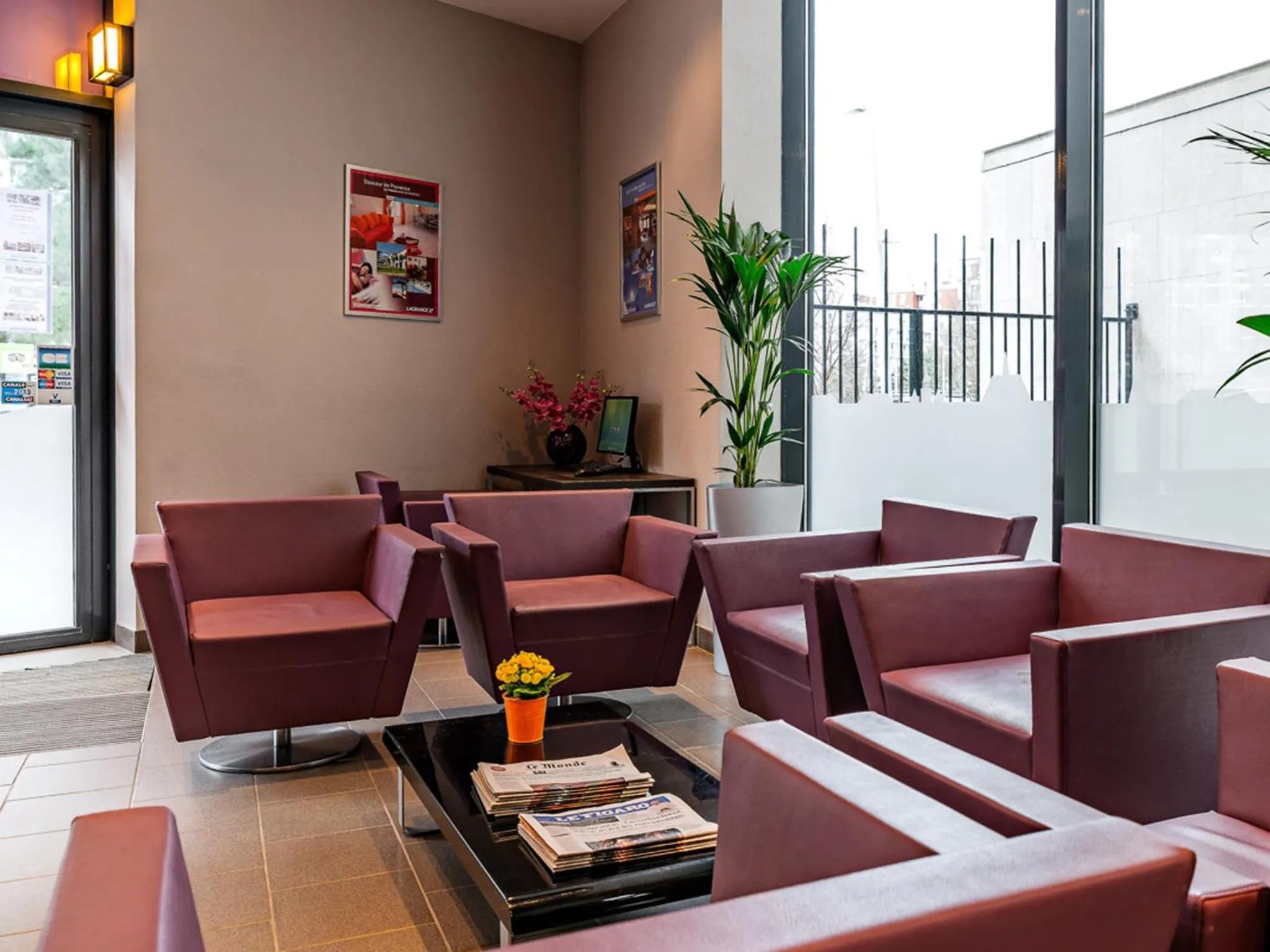 Lobby or reception in Lagrange Apart’Hotel Paris-Boulogne