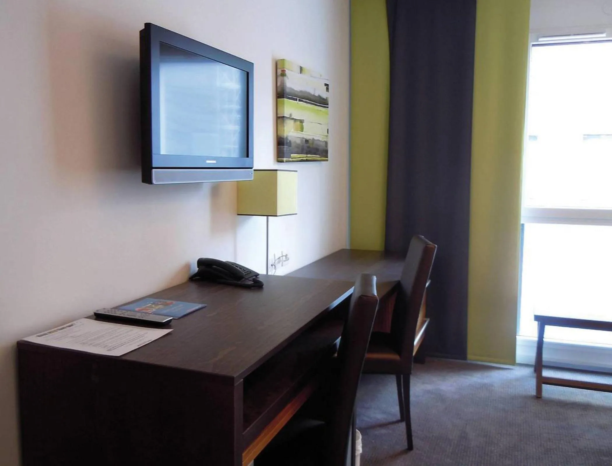 TV and multimedia in Lagrange Apart’Hotel Paris-Boulogne
