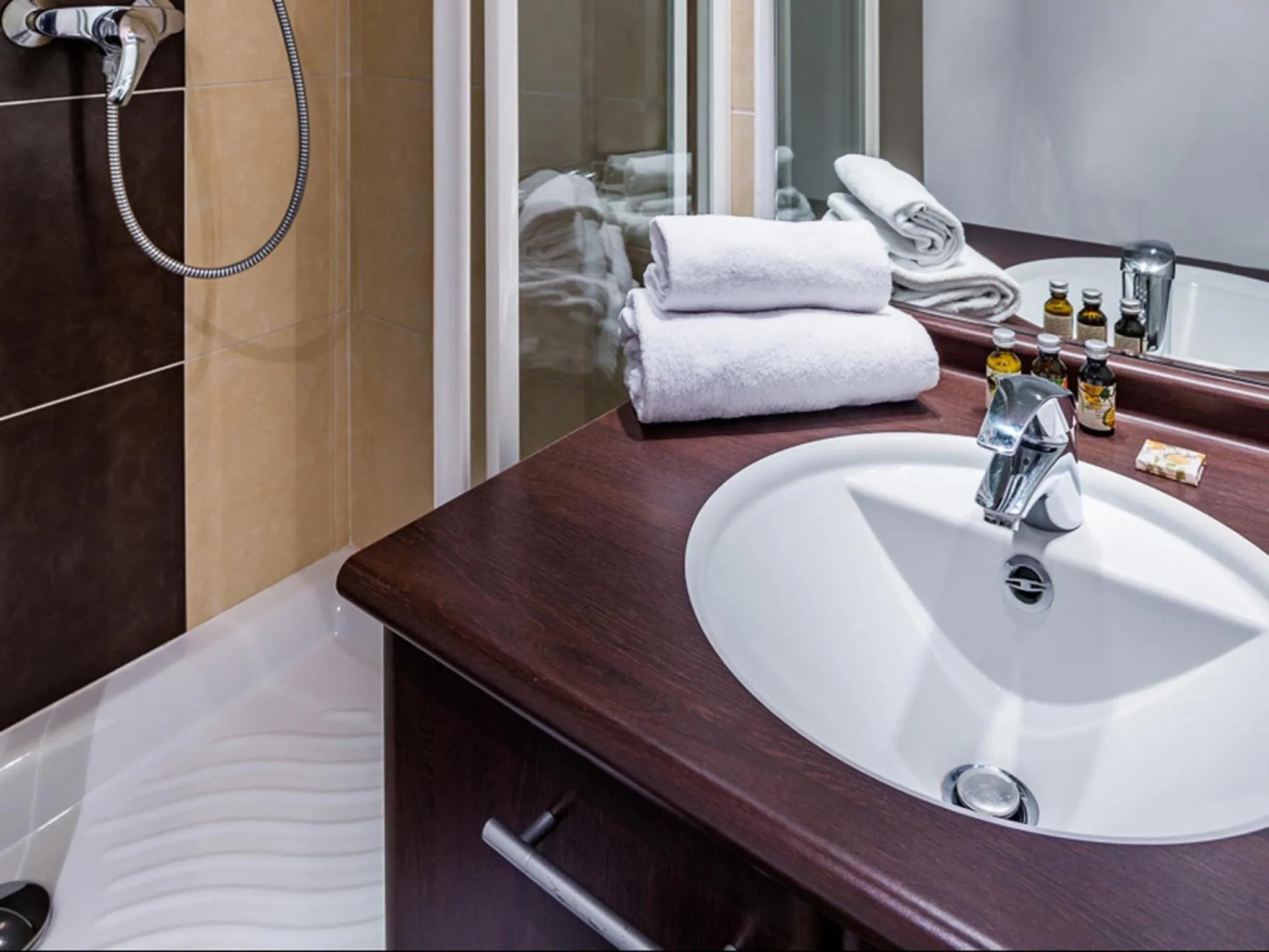 Bathroom in Lagrange Apart’Hotel Paris-Boulogne