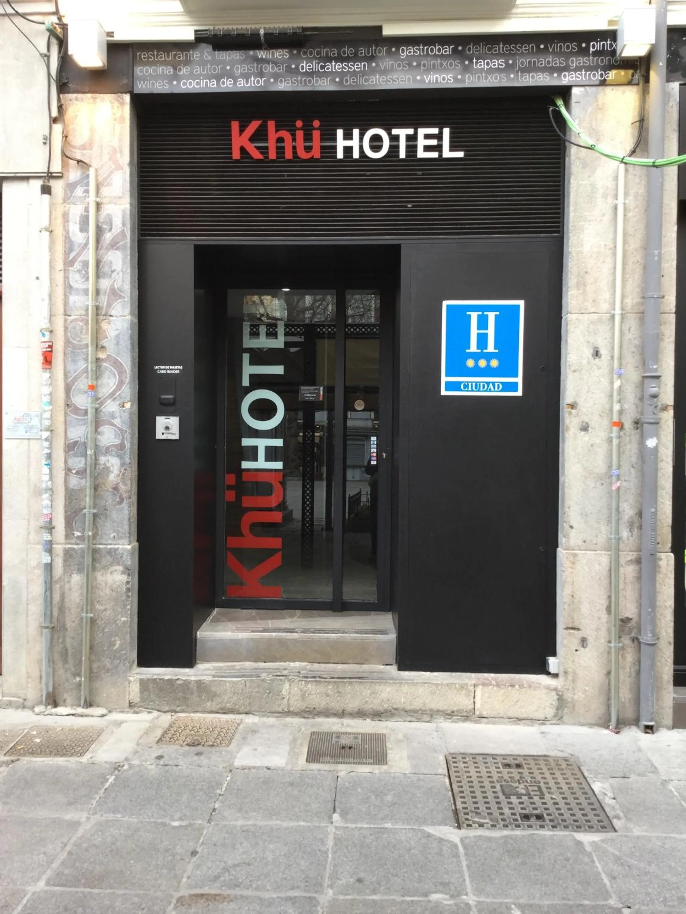 Facade/entrance in Khu Hotel