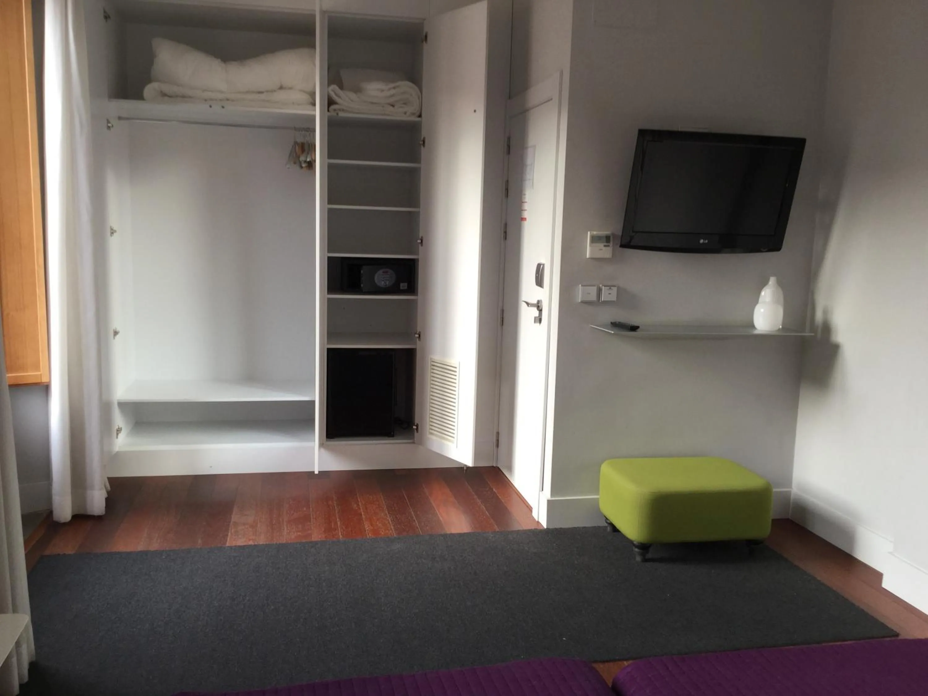 Photo of the whole room in Khu Hotel